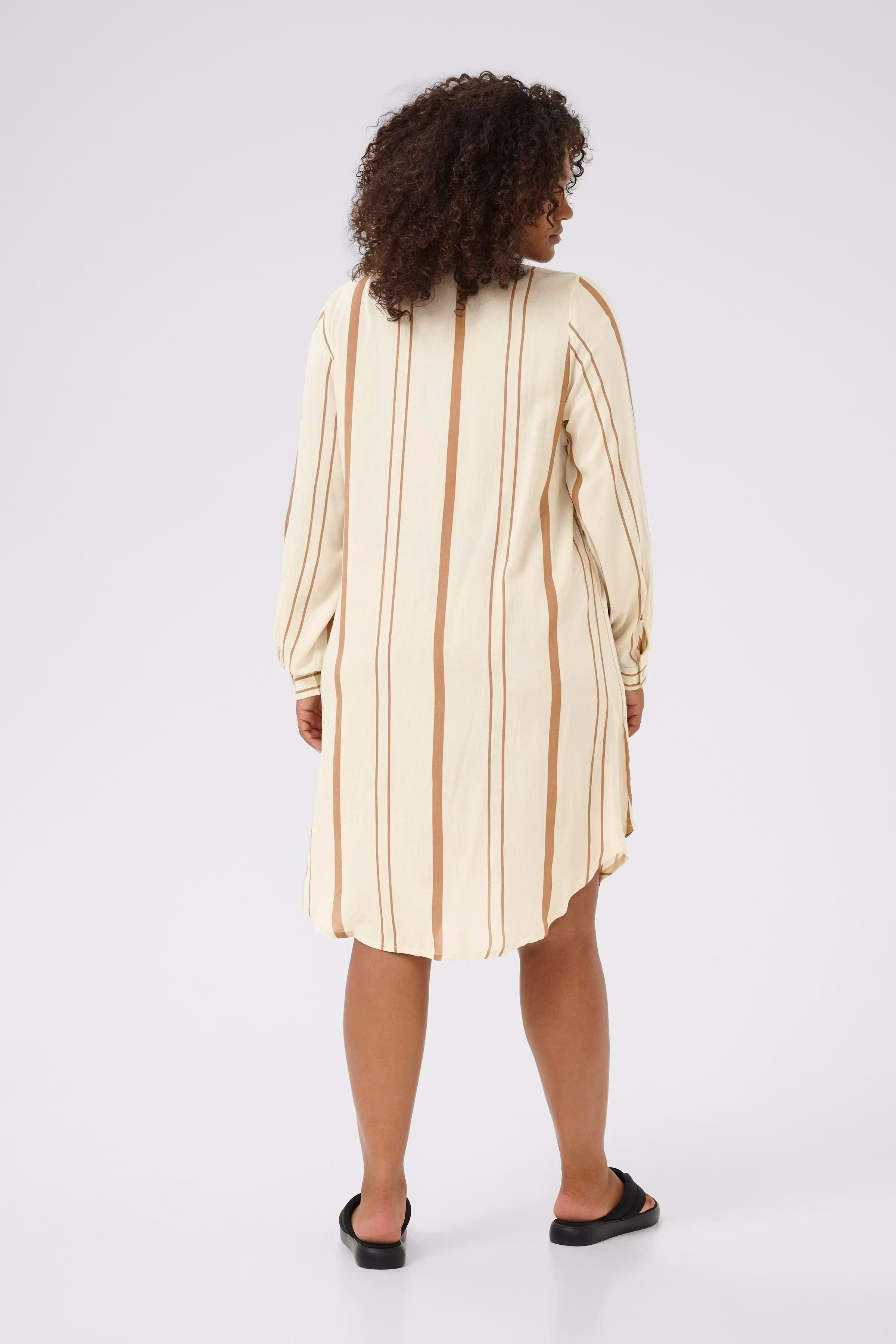 KCmilana Dress LOOKBOOK BACK 10580625-108217