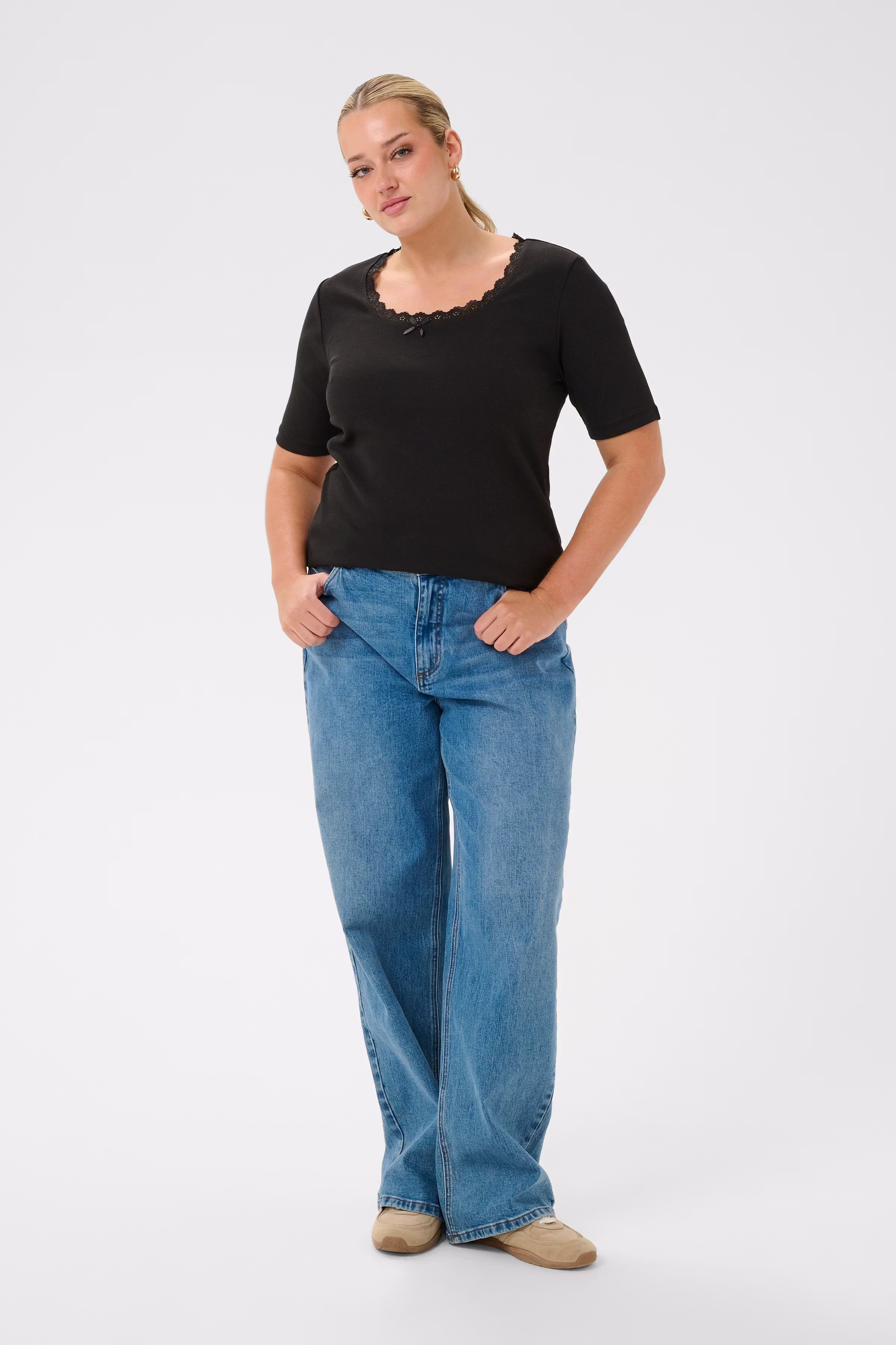 KCbritt T-shirt LOOKBOOK FRONT 10582305-100121