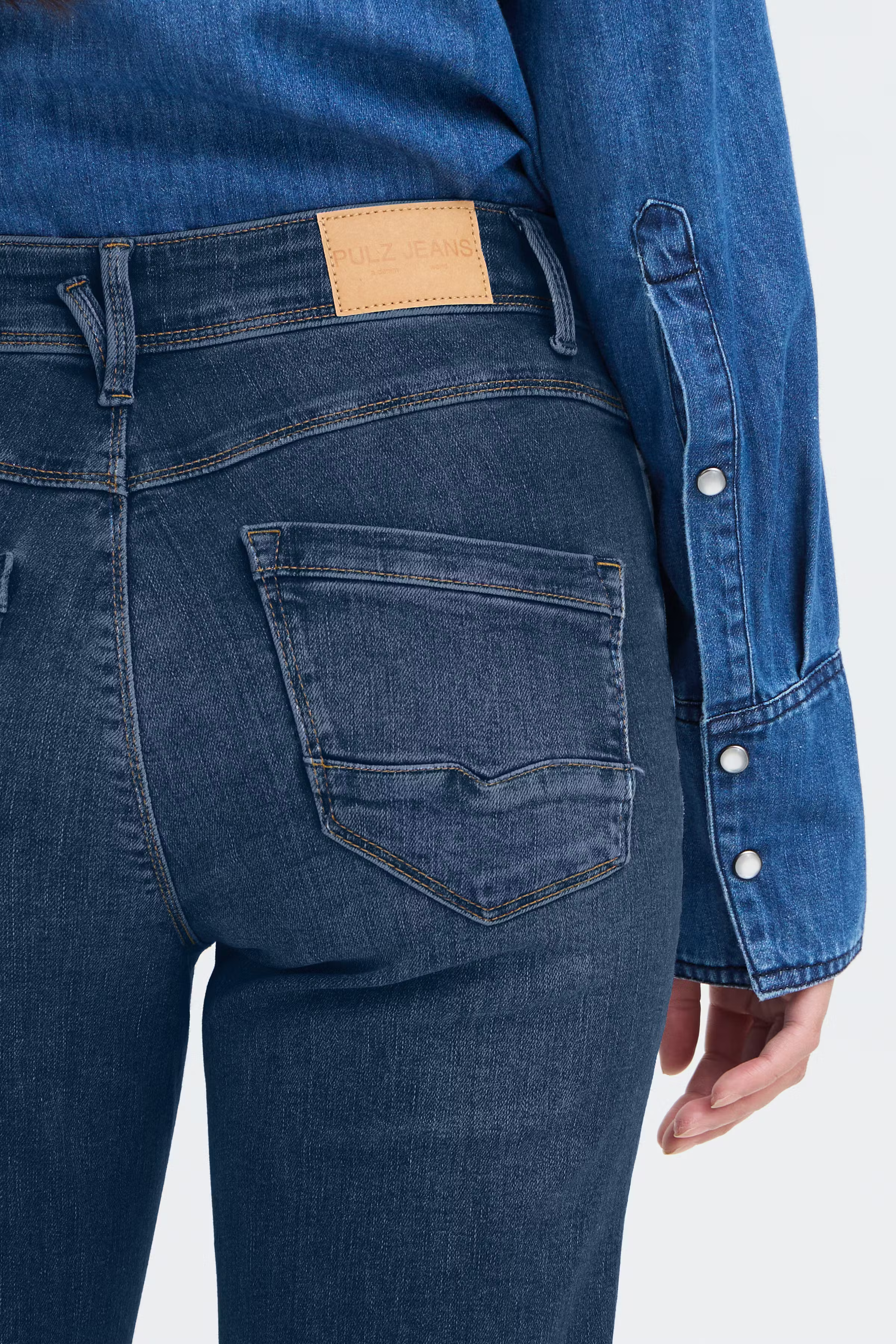 PZKAROLINA HW Jeans Straight Leg LOOKBOOK DETAIL 50205580-200005