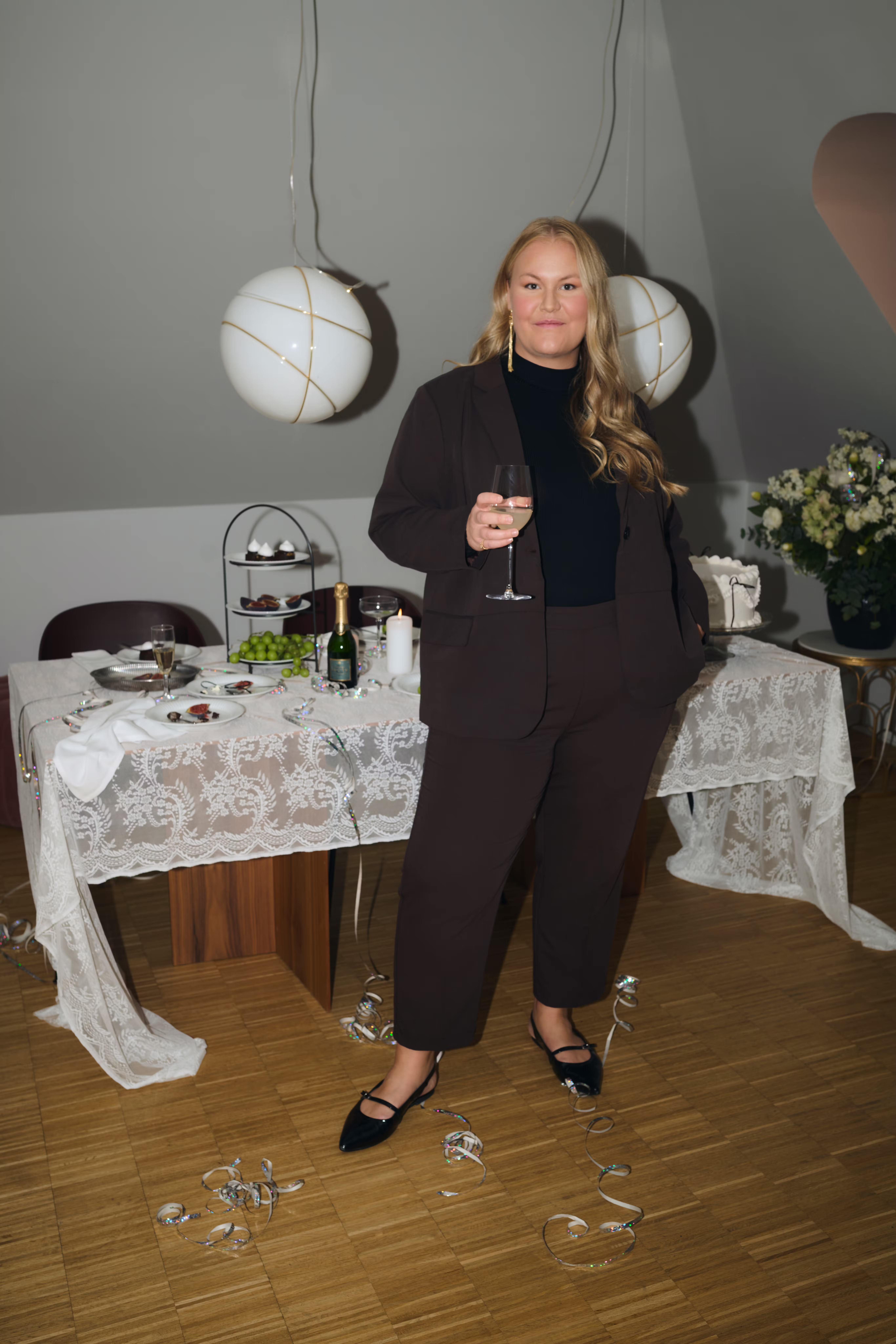 KCsakira Cropped Trousers LOCATION NONE 10580650-191111