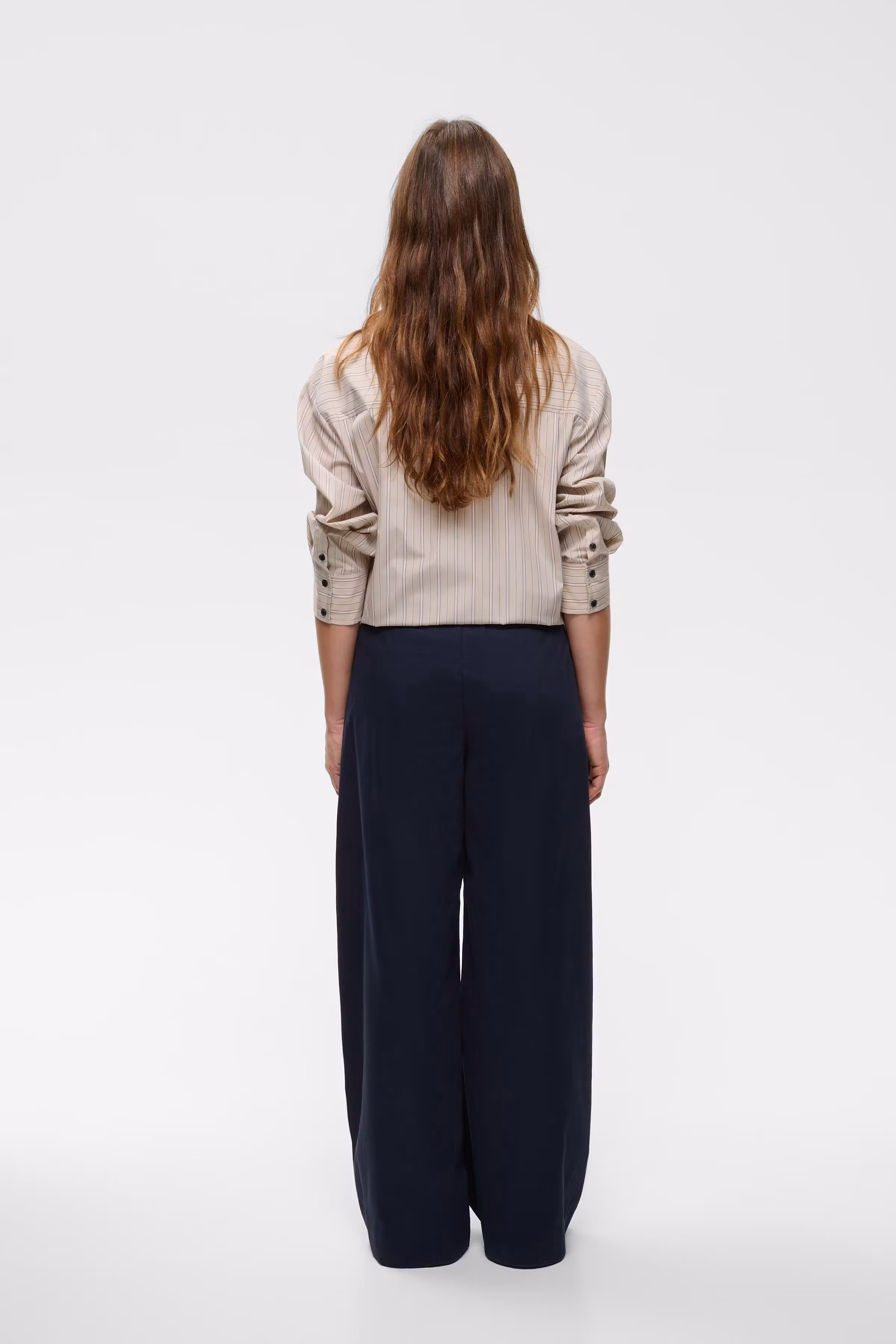 LukkiaIW Hose LOOKBOOK BACK 30111444-300005