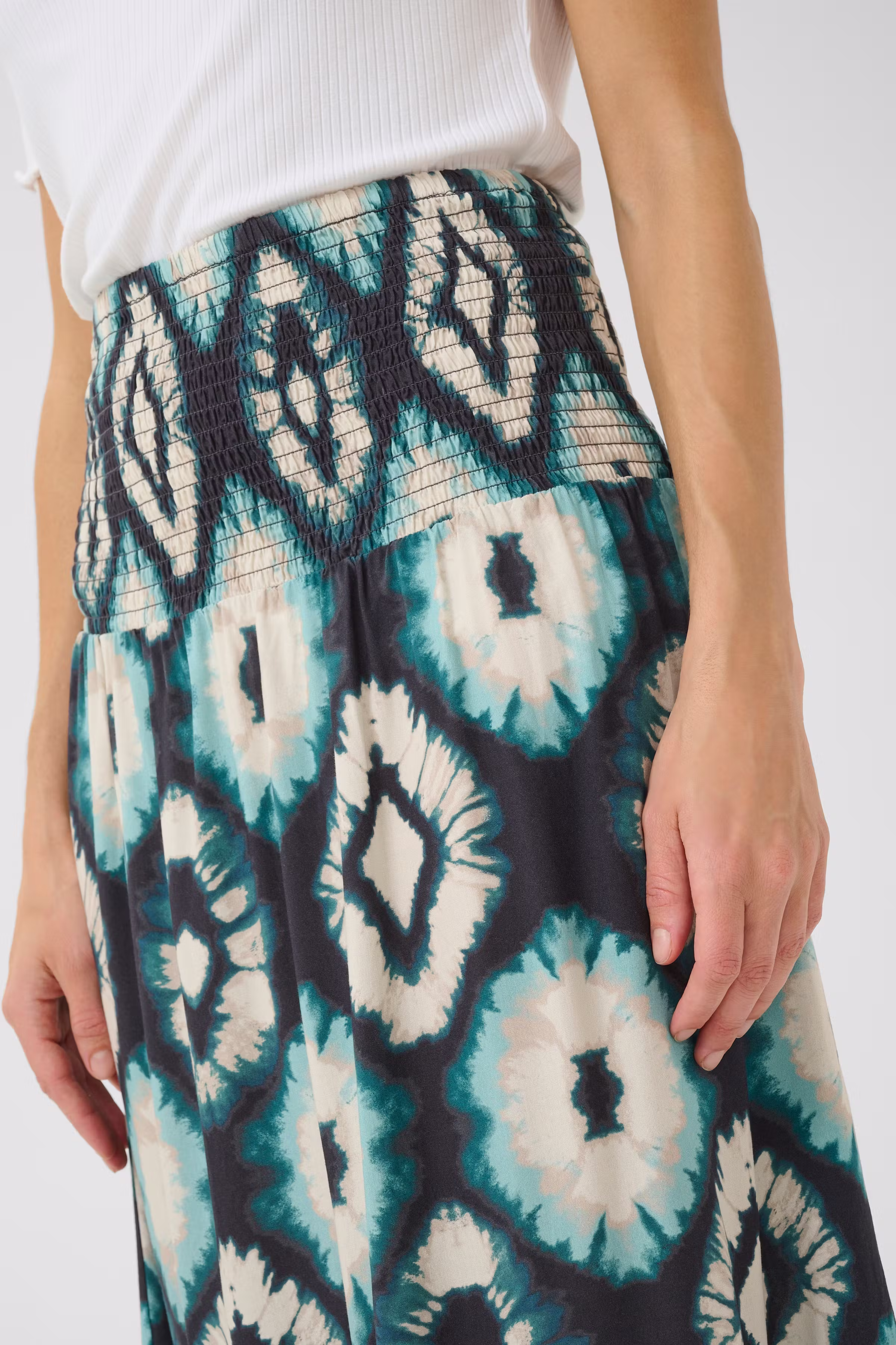 CRTiah Skirt LOOKBOOK DETAIL 10612774-107522