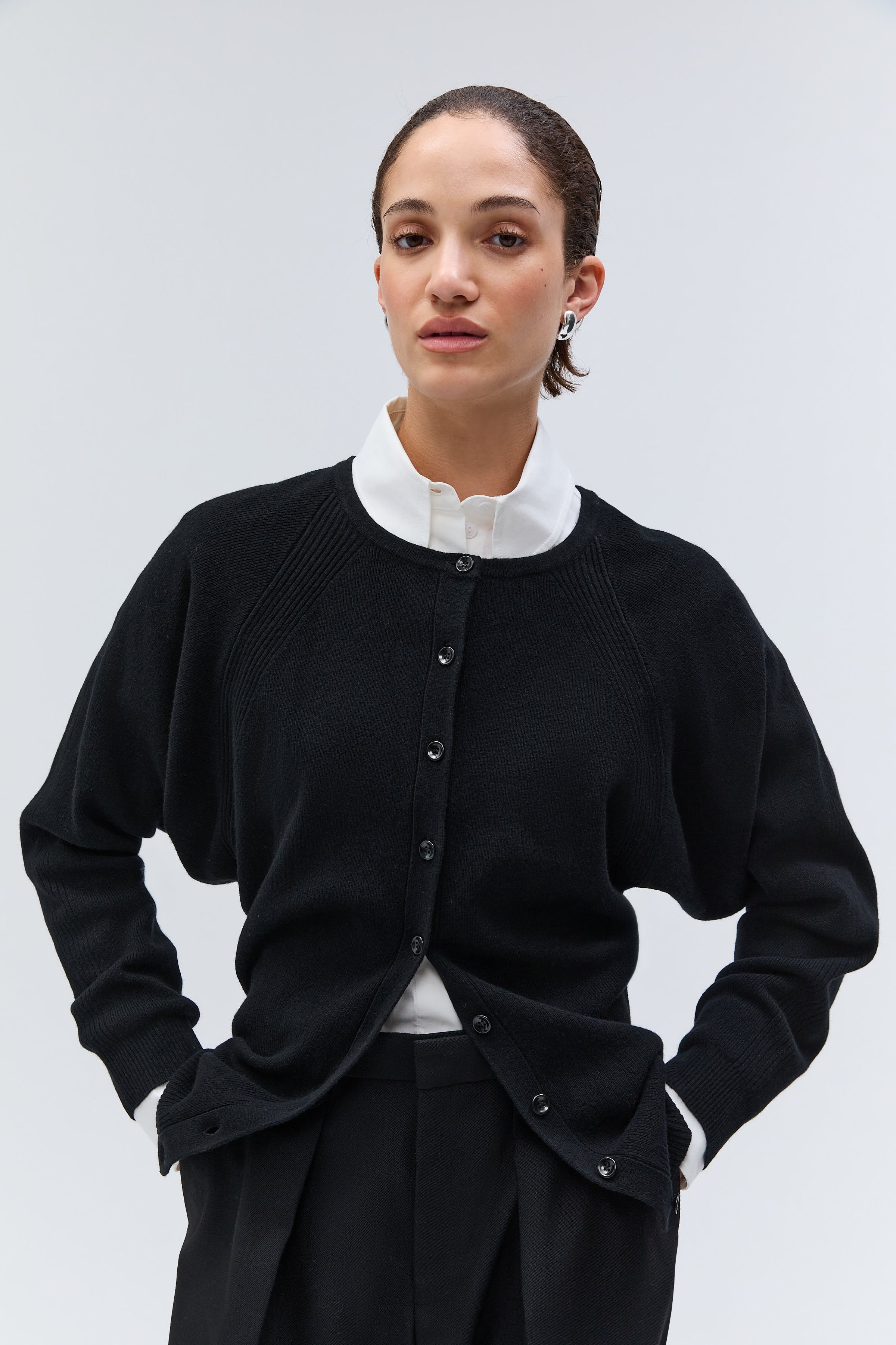 IOFjola Blouse LOOKBOOK FRONT 30600123-BK999