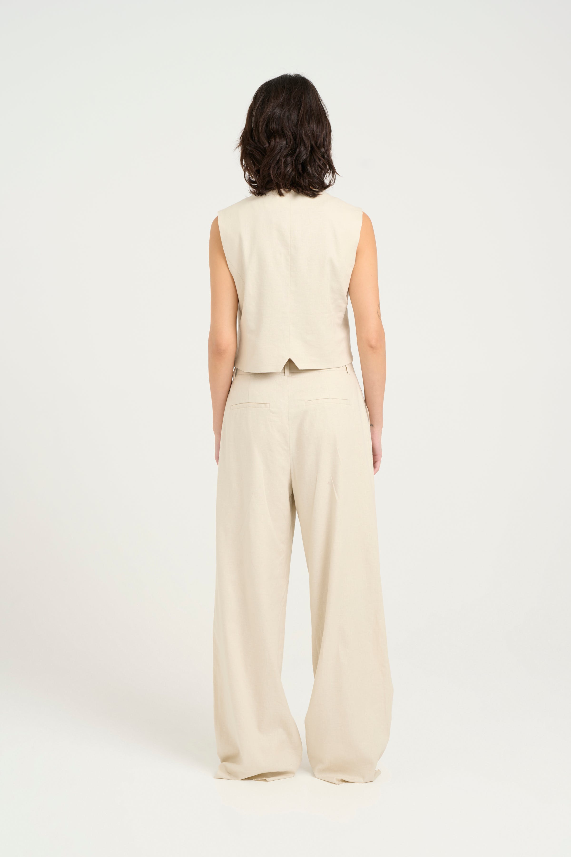 ElarahGZ Vest LOOKBOOK BACK 10909831-130404