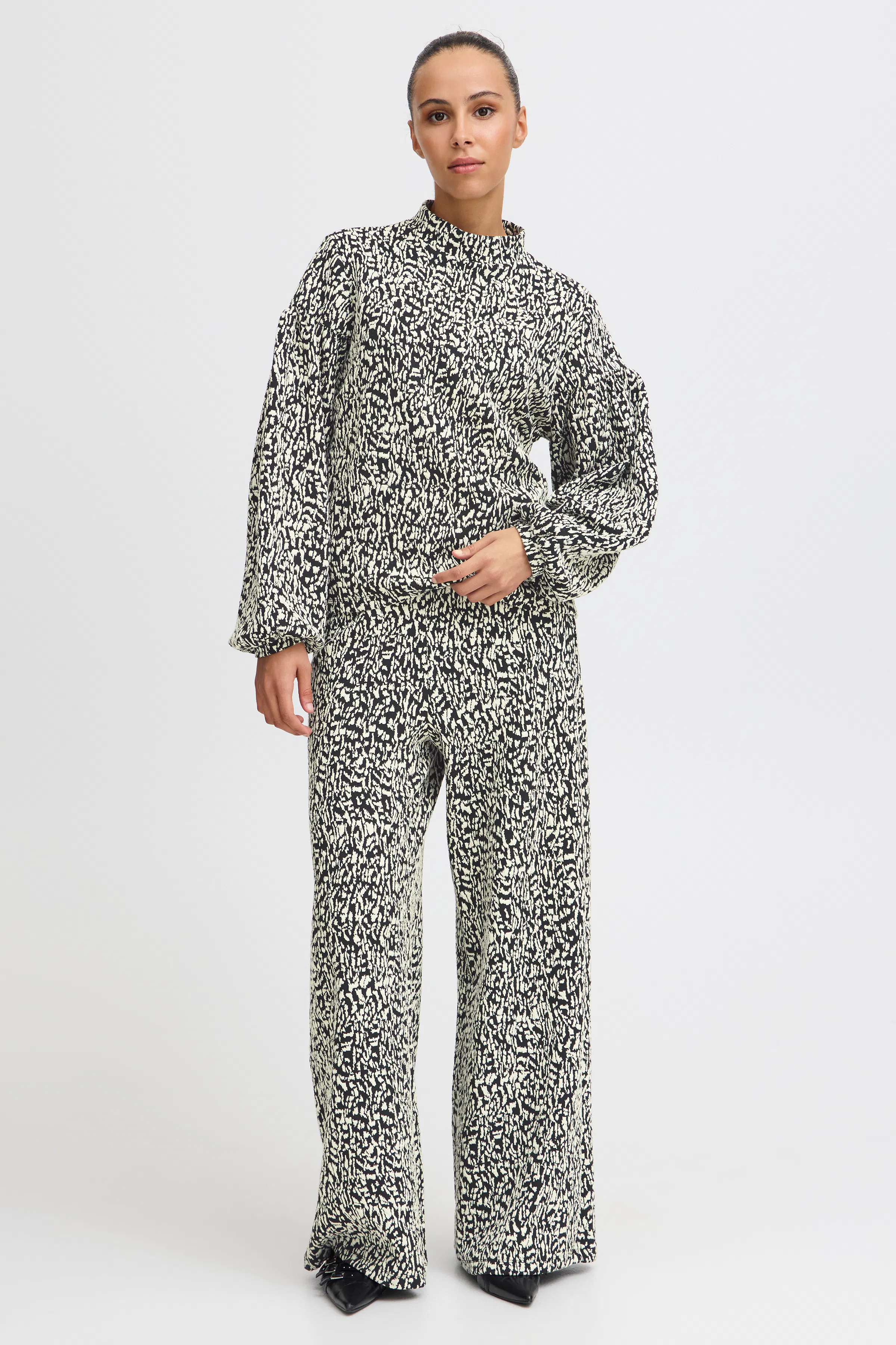 IHOELLY Sweatshirt LOOKBOOK FRONT 20121942-194008
