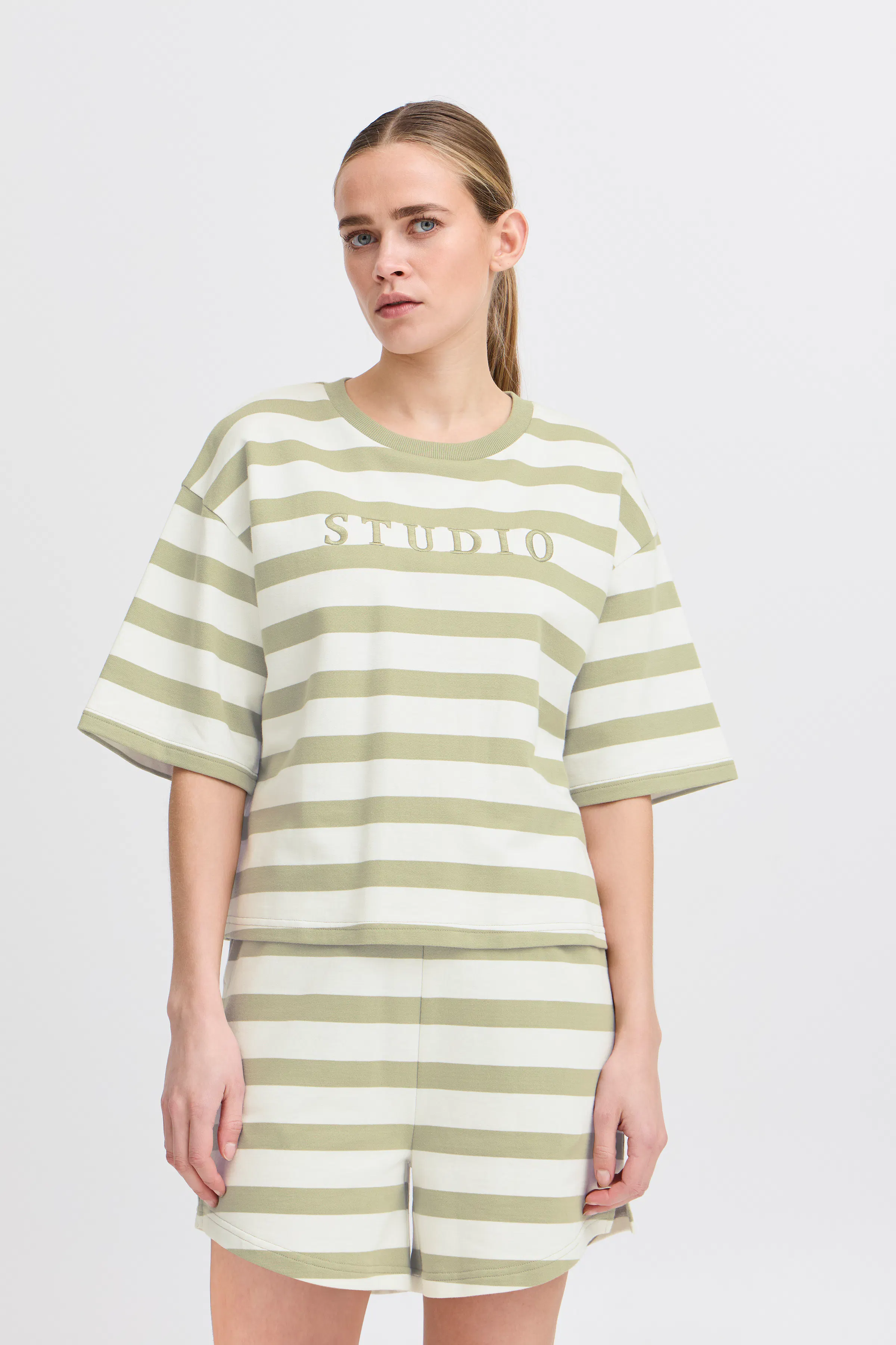 IHOCIE T-shirt LOOKBOOK FRONT 20122776-204373