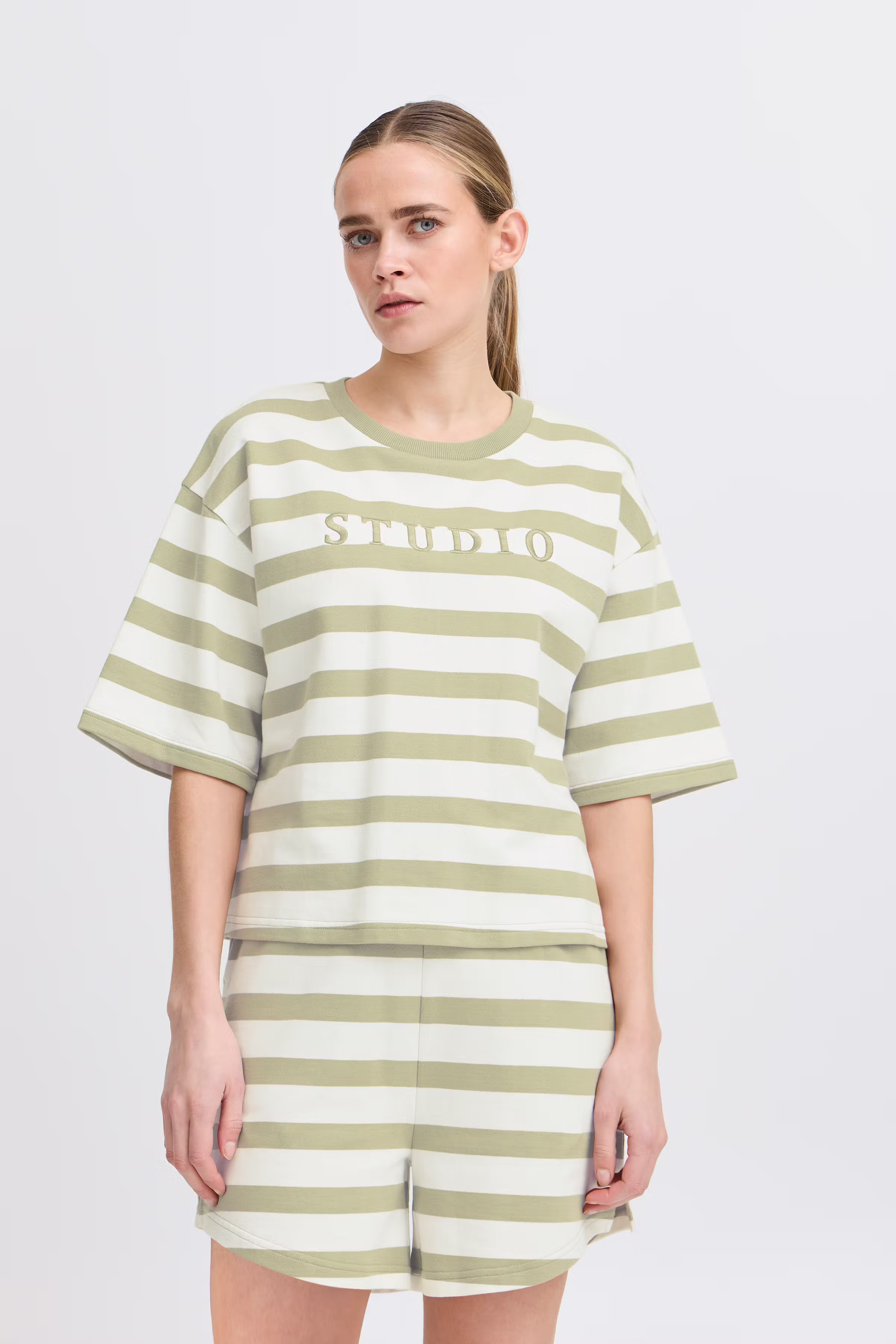 IHOCIE T-shirt LOOKBOOK FRONT 20122776-204373