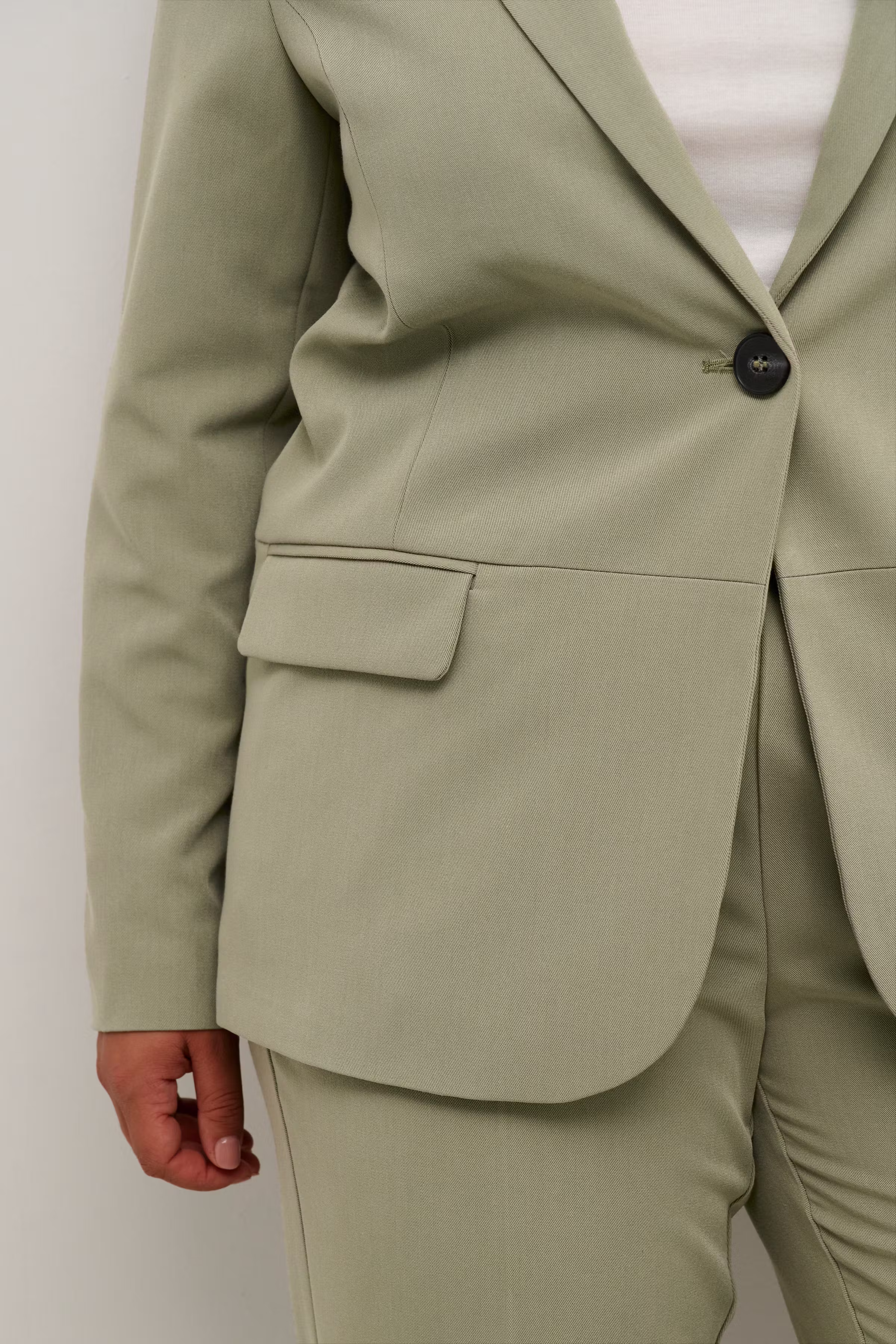 KCsakira Blazer LOOKBOOK DETAIL 10580933-170613