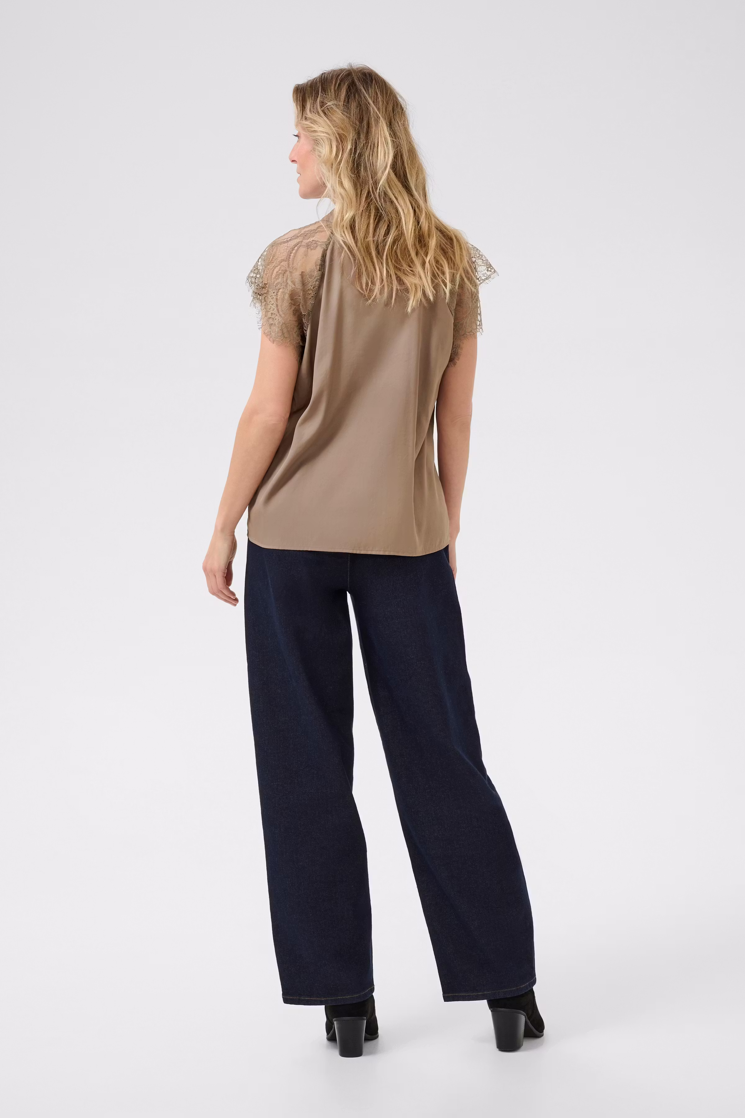 CRNola Blouse LOOKBOOK BACK 10611693-170909