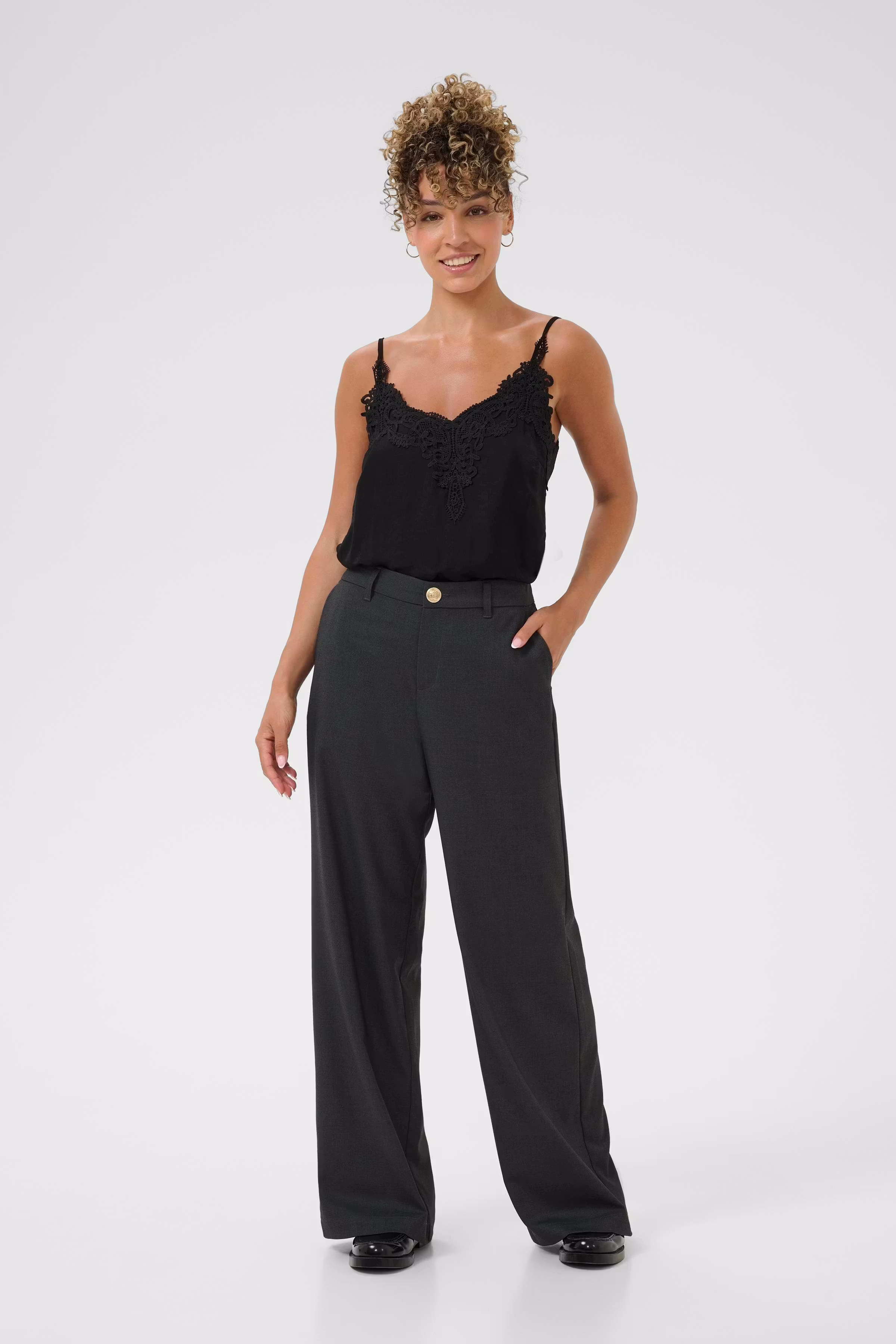 CRBabeth Trousers LOOKBOOK FRONT 10614353-101156