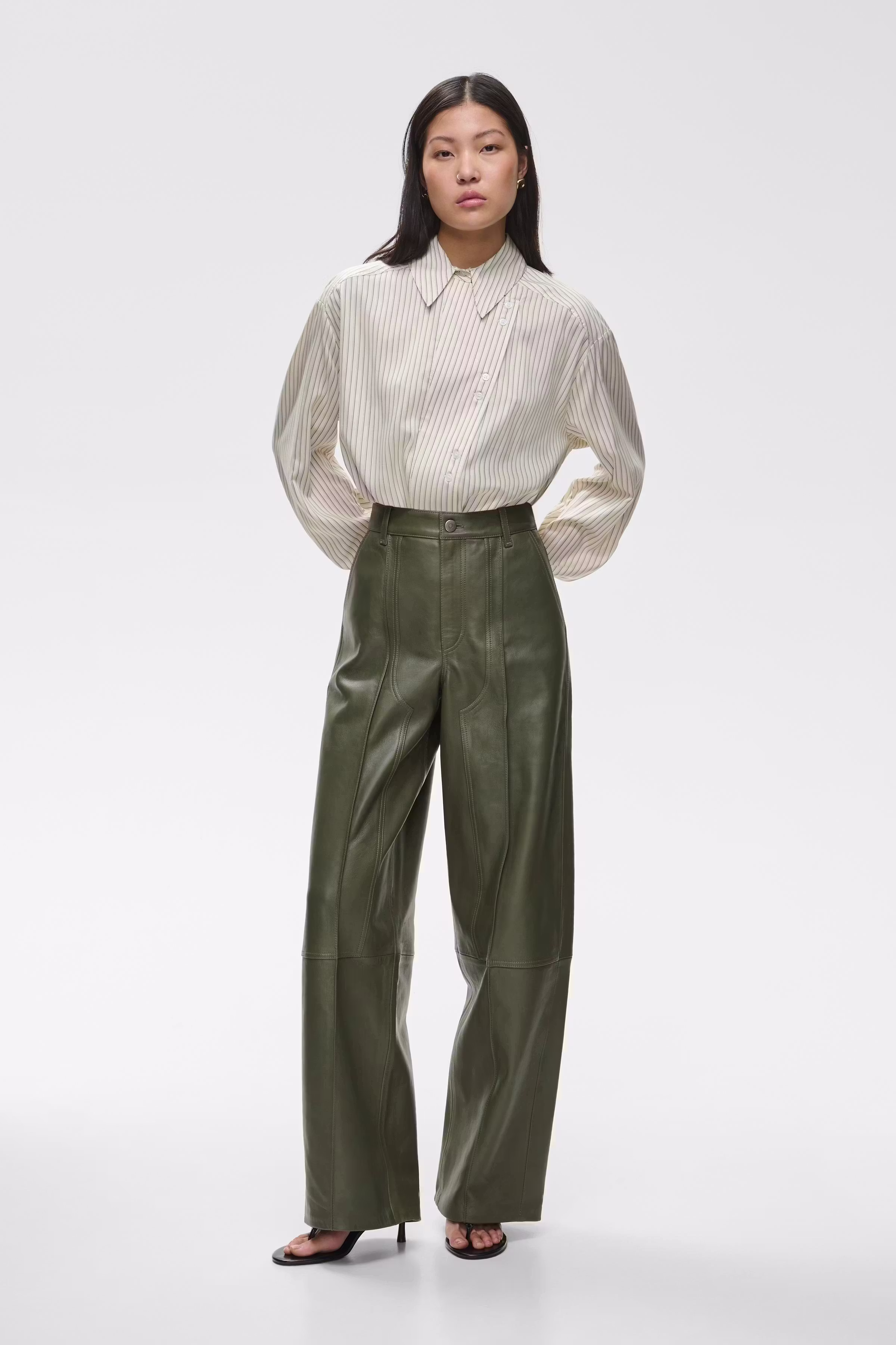 IOLESLIE Trousers LOOKBOOK FRONT 30600691-GR533