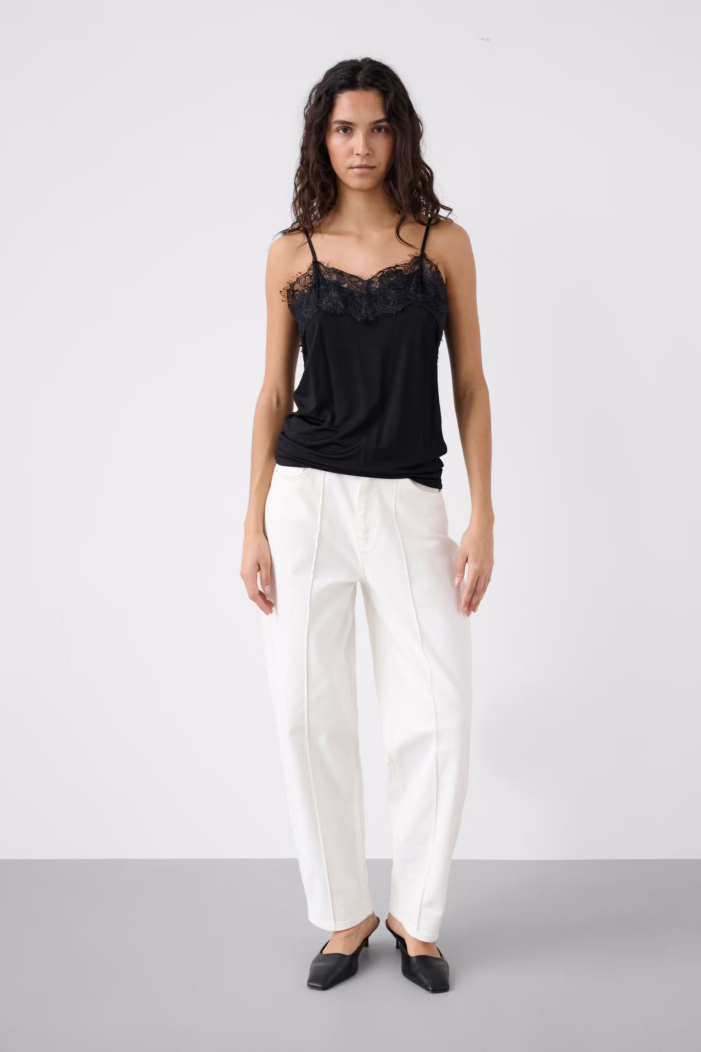 SLClara Top LOOKBOOK FRONT 30403547-40050