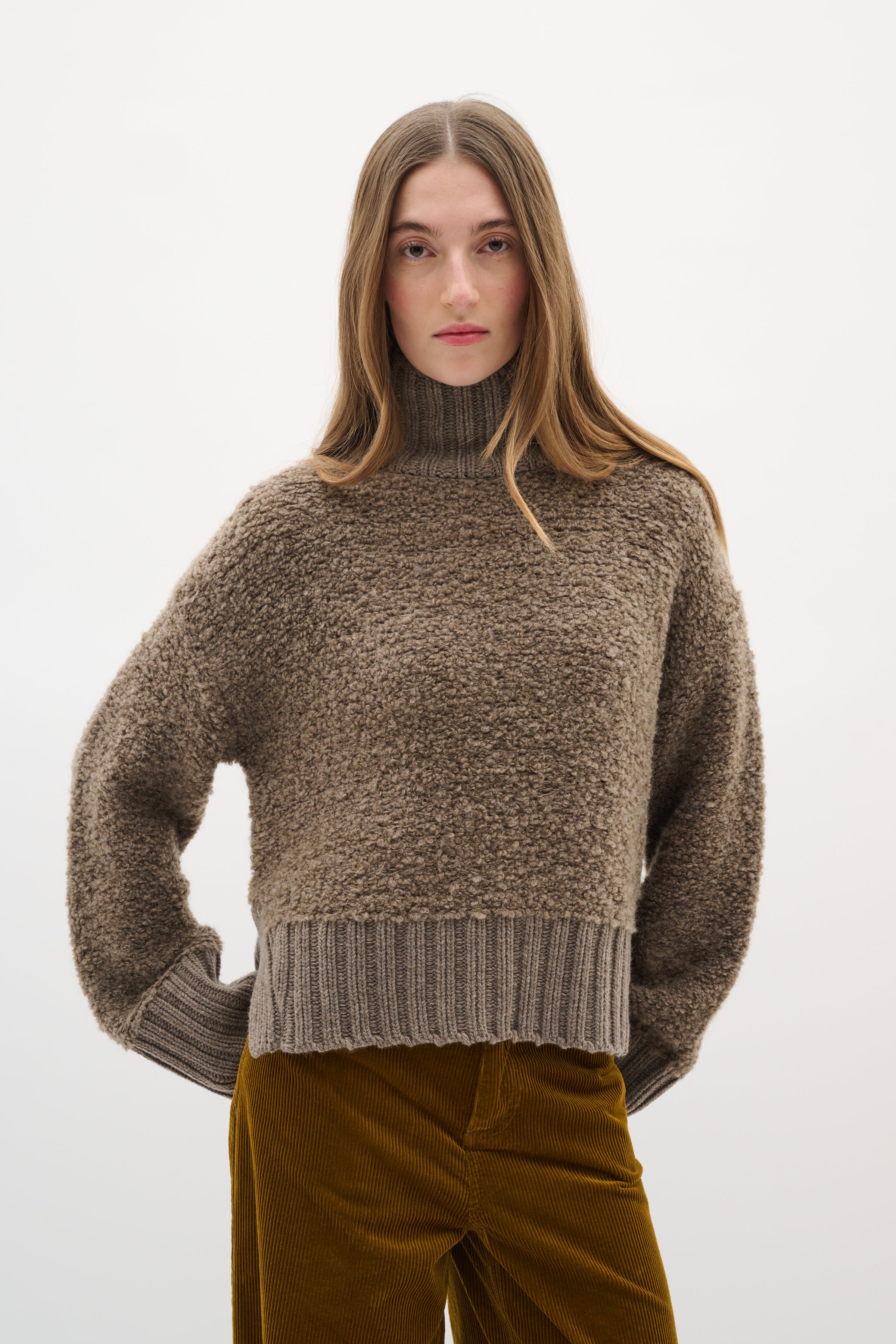 GuoIW Highneck Pullover LOOKBOOK FRONT 30110937-1813041