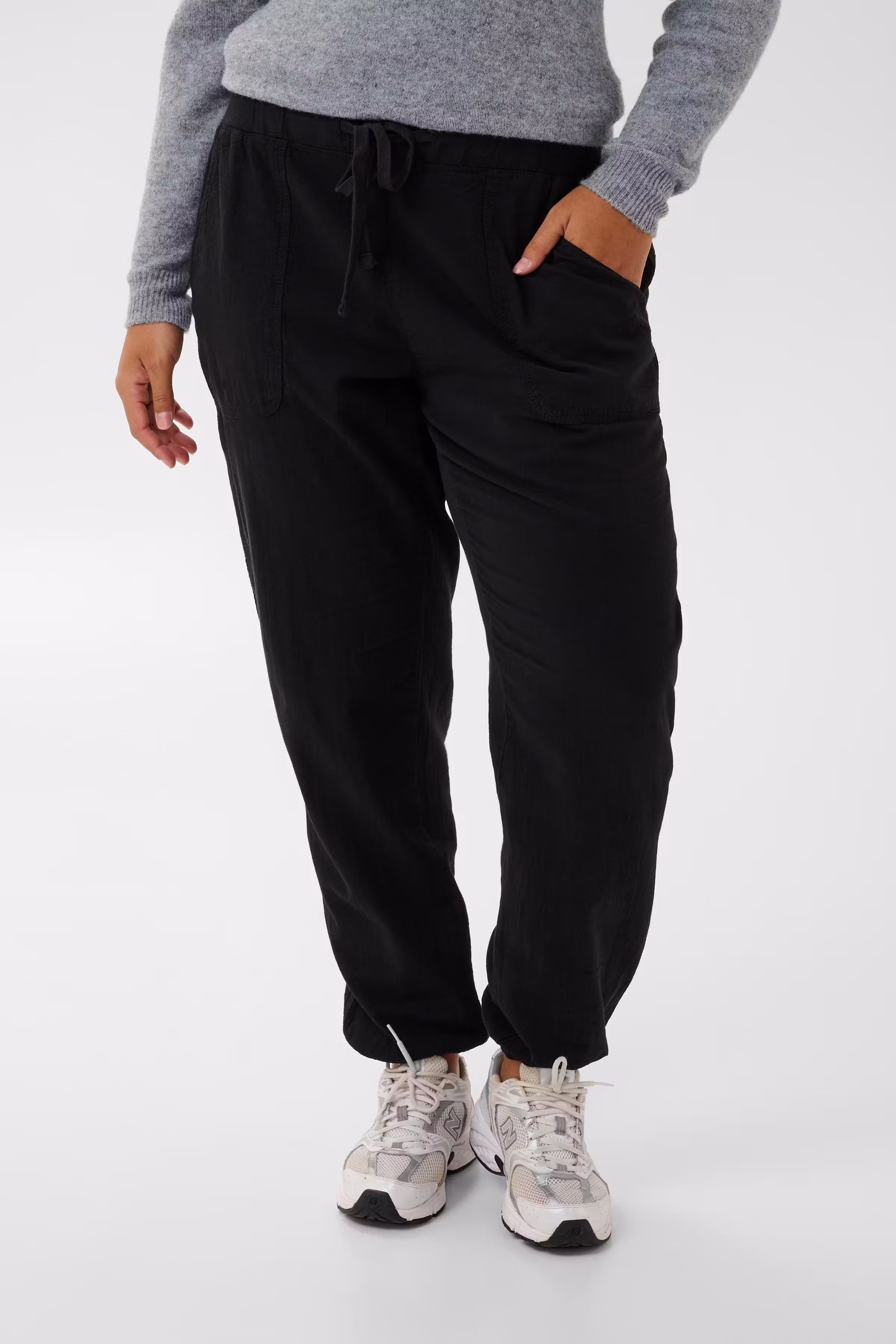 KCnana Trousers LOOKBOOK FRONT 10581492-100121