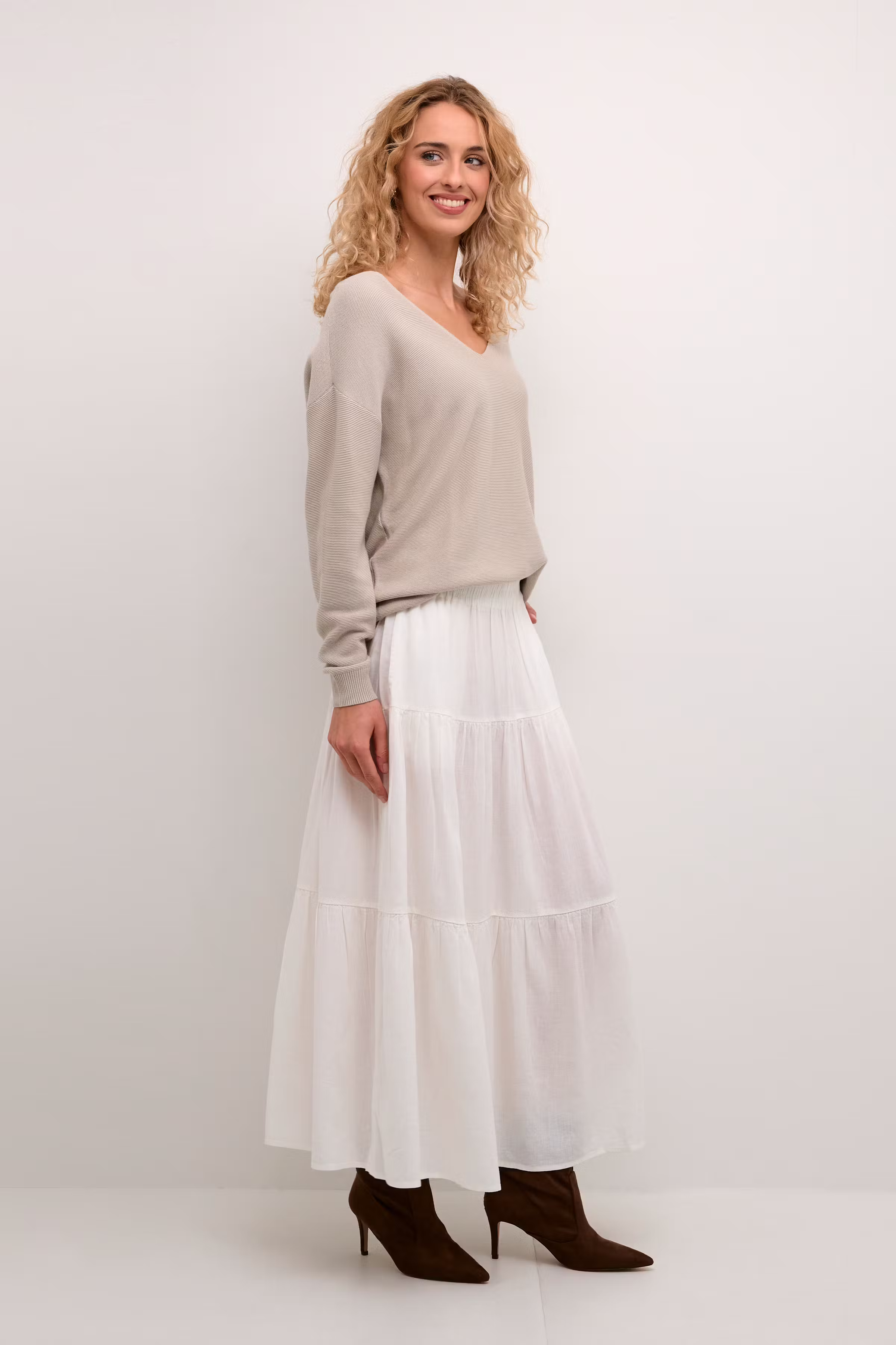CRVente Linen skirt LOOKBOOK FRONT 10613196-110602
