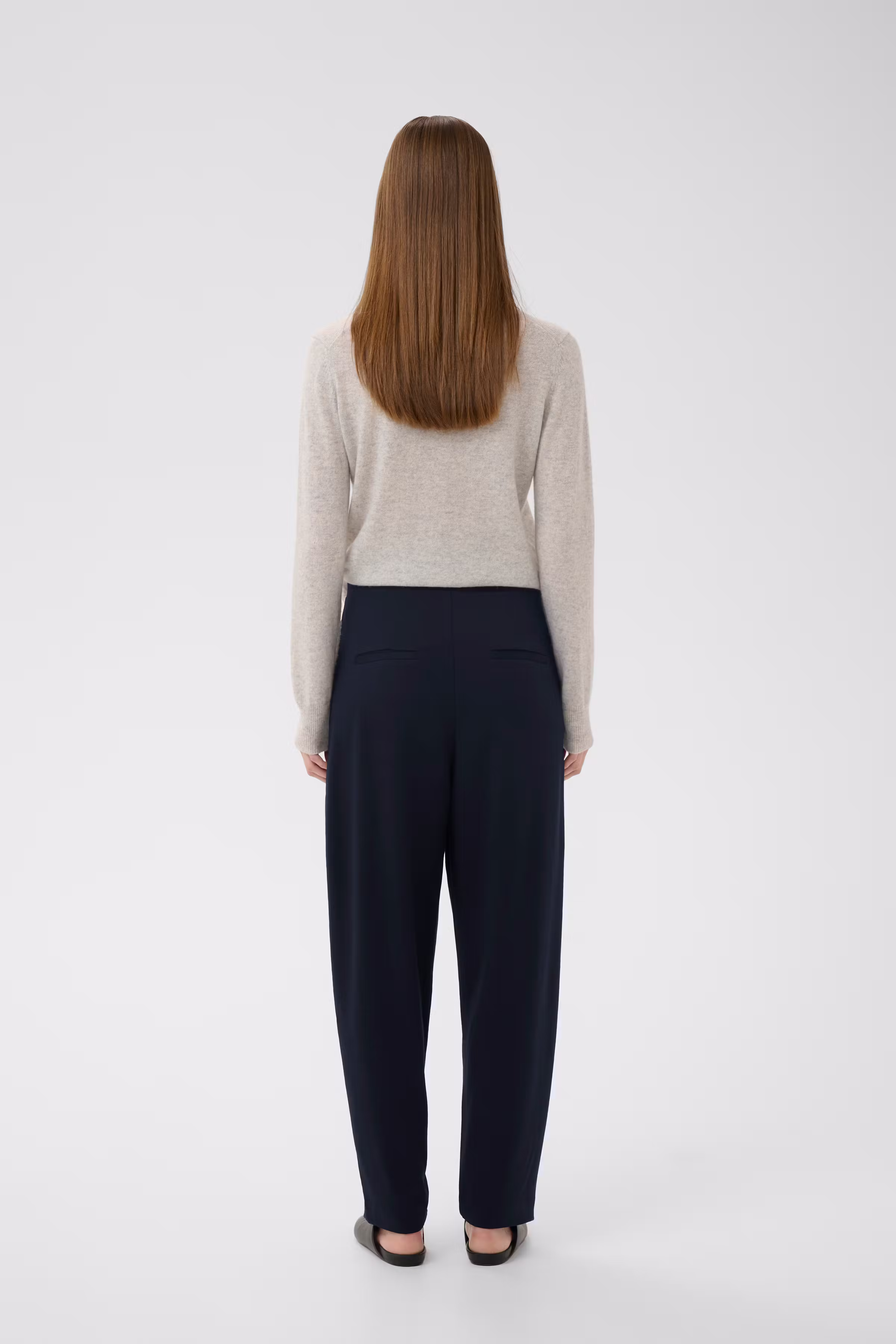 BekyIW Barrel Trousers LOOKBOOK BACK 30111195-300005