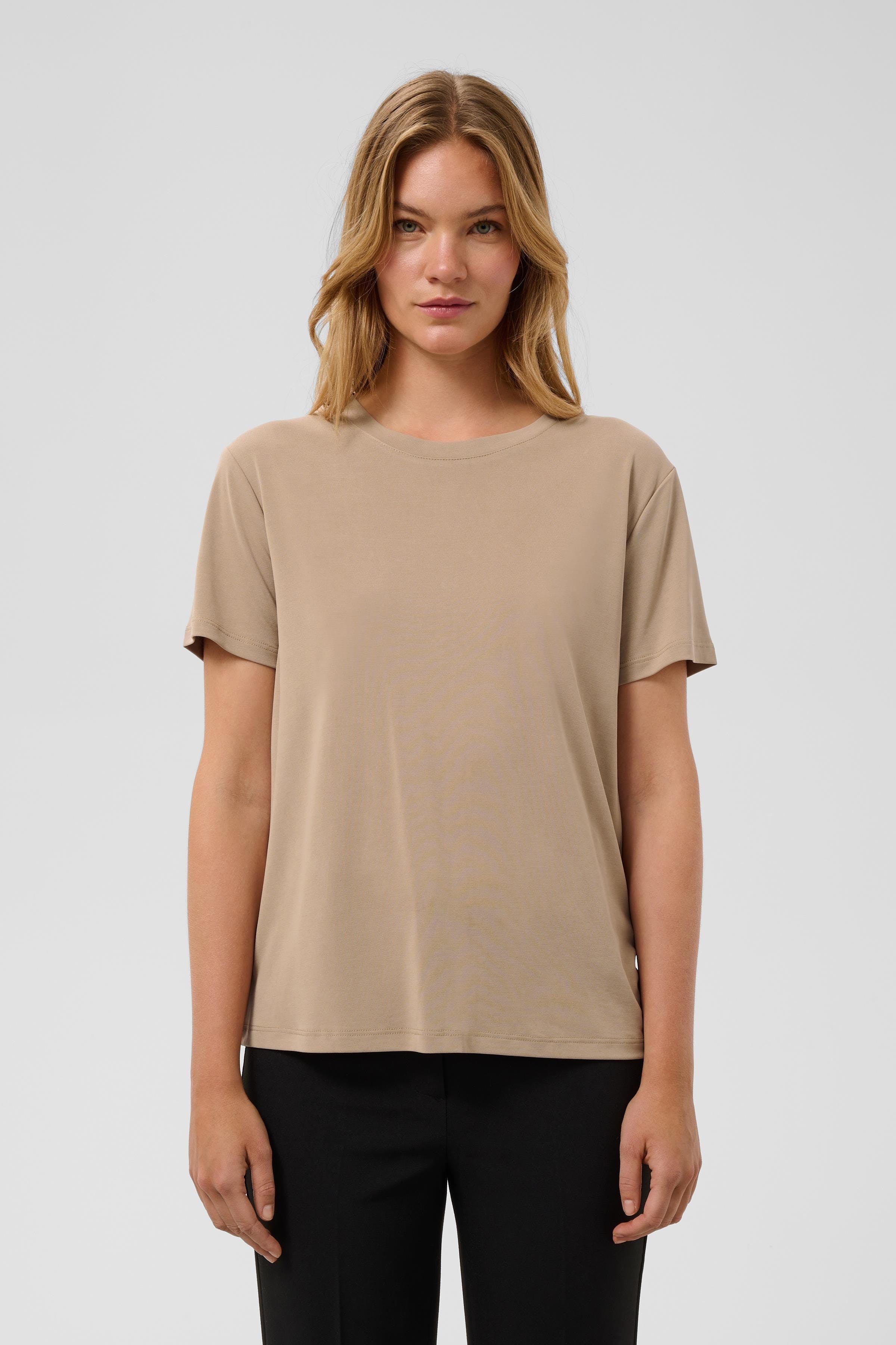SLColumbine T-shirt LOOKBOOK FRONT 30404678-171312