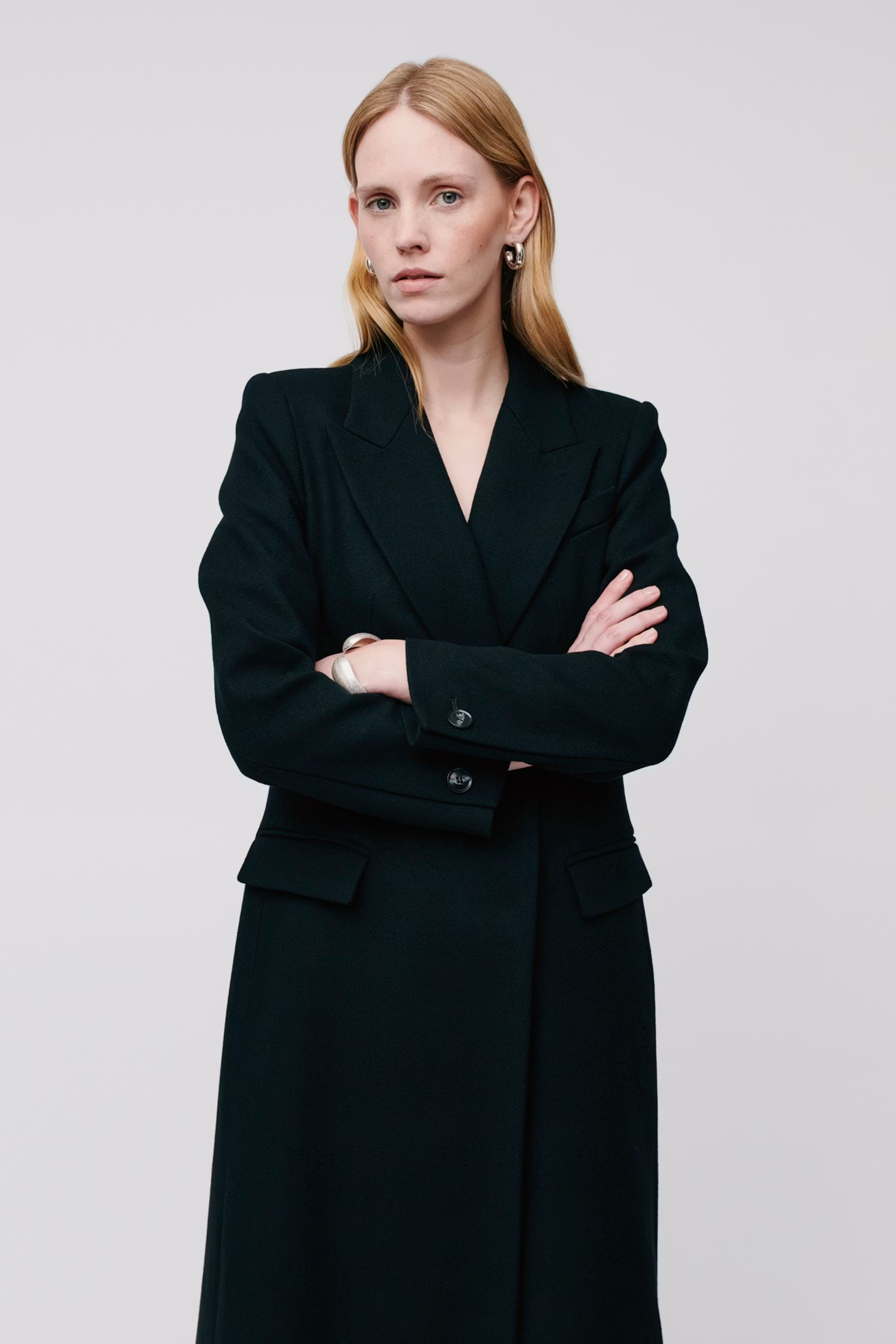 CYNTHIA Mantel LOOKBOOK FRONT 30600181-BK999