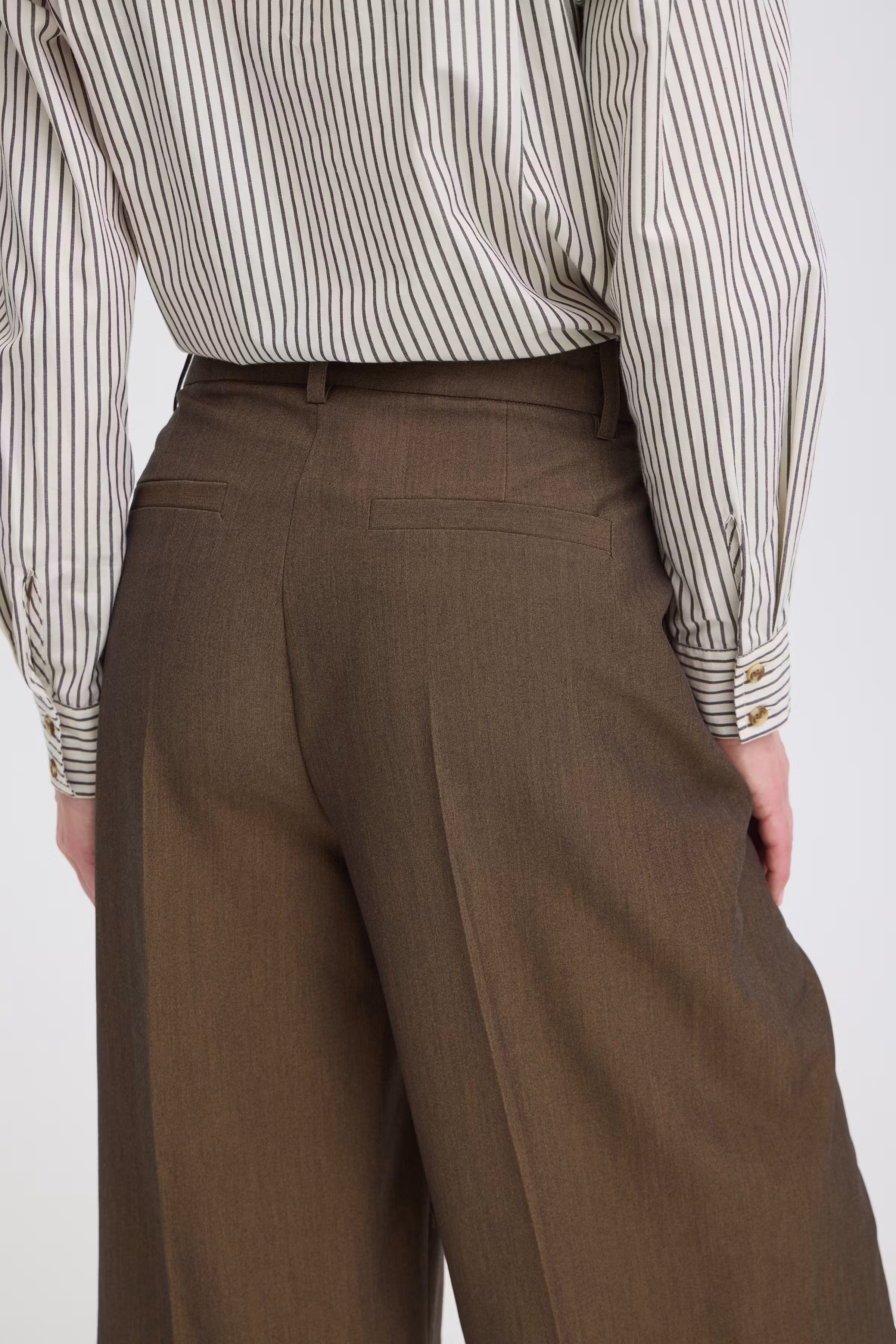 BYDANTA Bermuda shorts LOOKBOOK DETAIL 20819323-1809281
