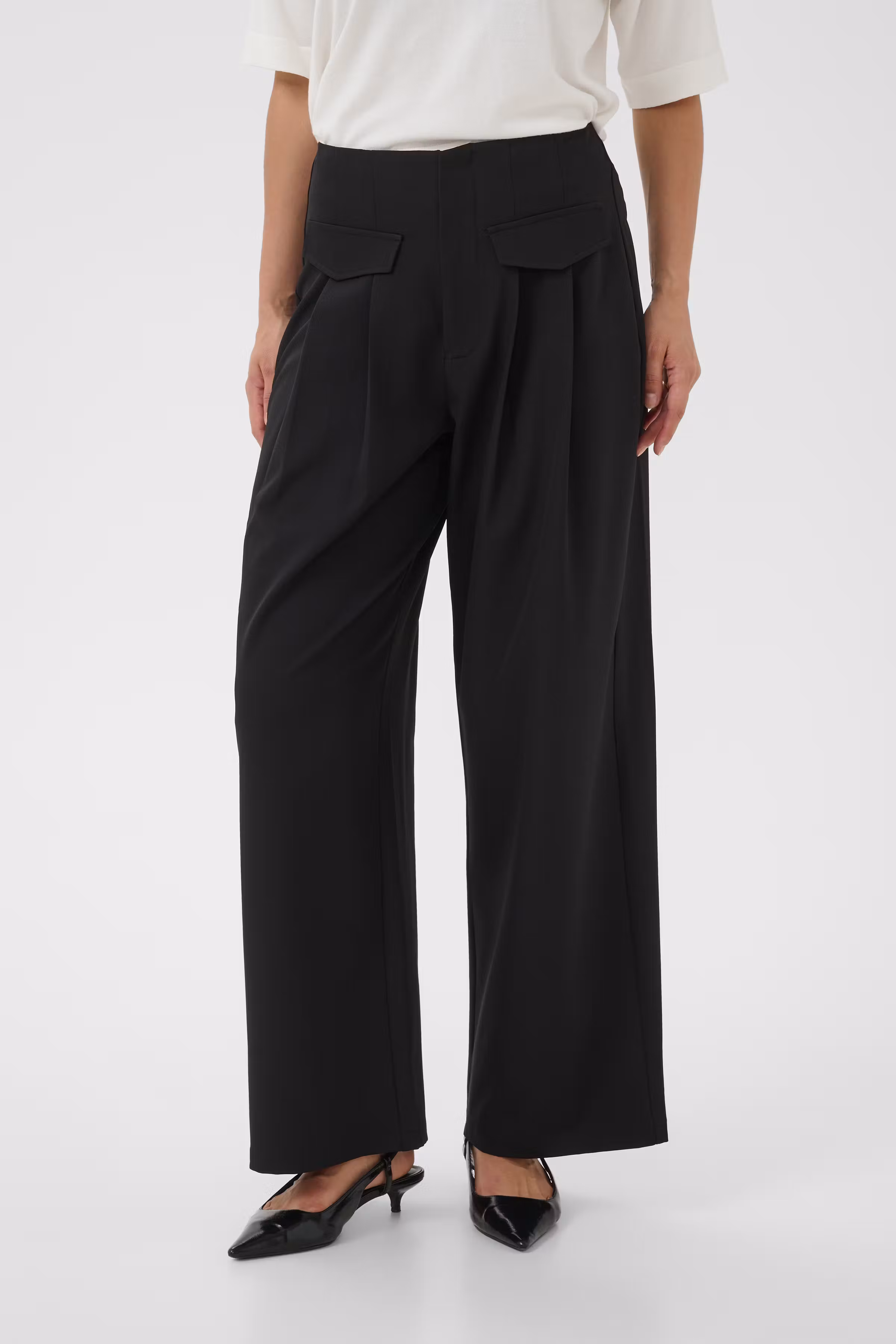 KAruna Trousers LOOKBOOK FRONT 10512973-100121