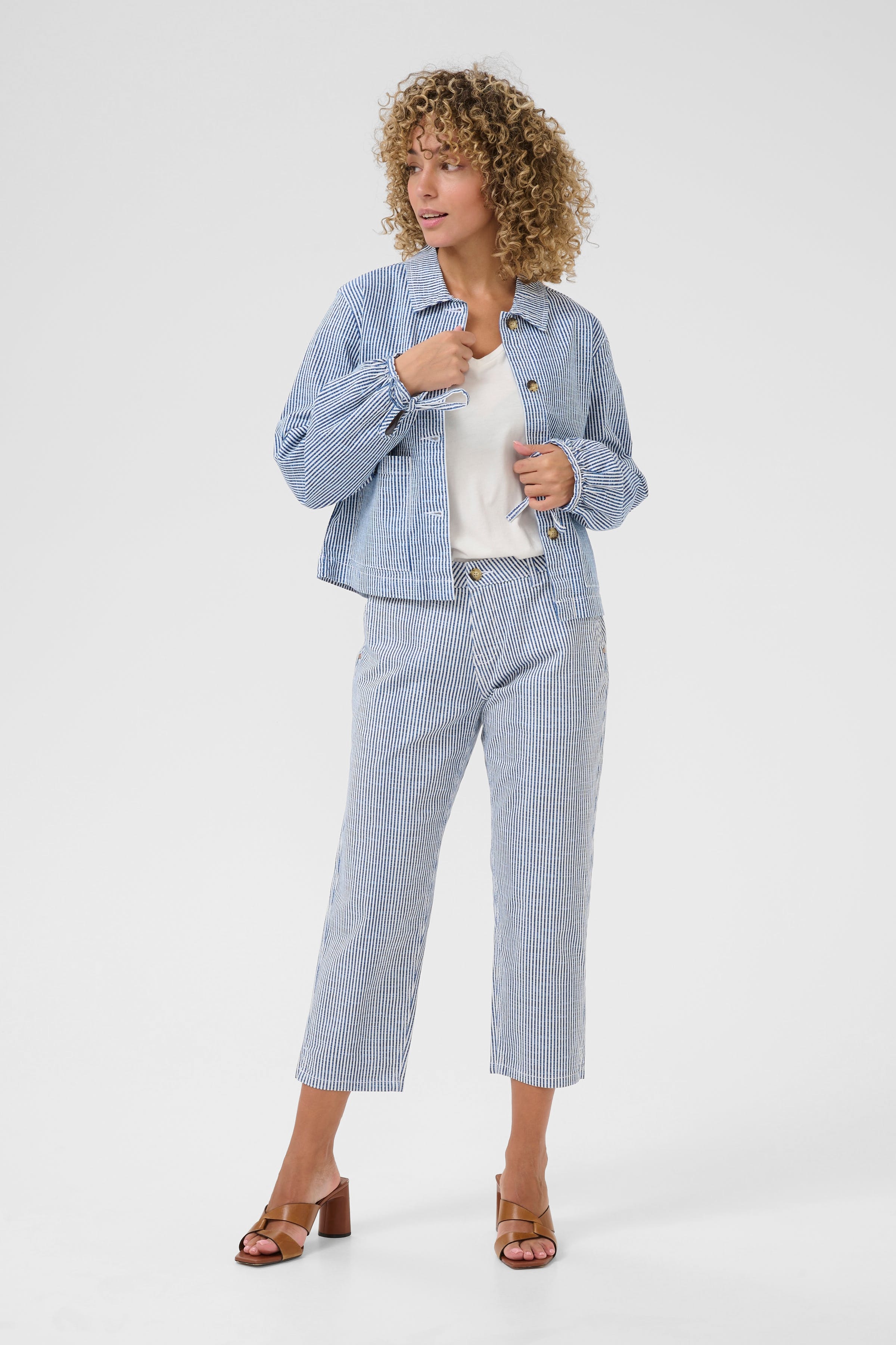 CRBerta Caprihose LOOKBOOK FRONT 10613651-104155