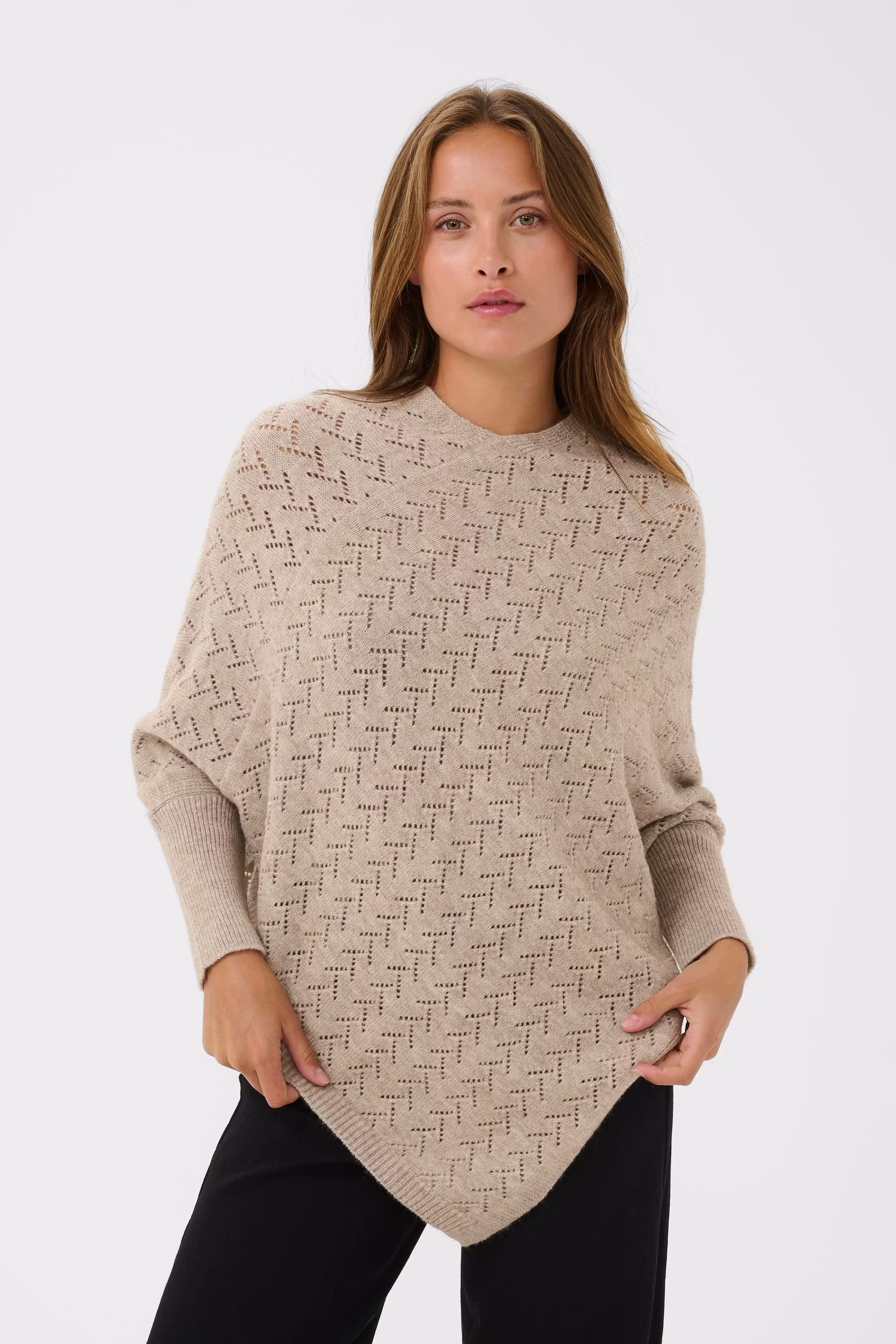 KAoline Poncho LOOKBOOK FRONT 10510915-1513051