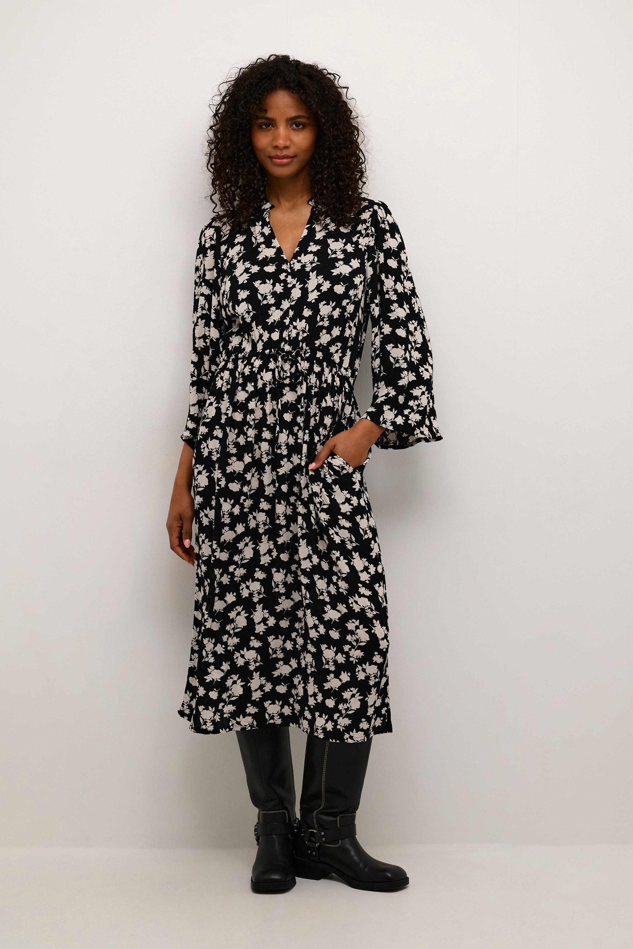 KAamber Klänning LOOKBOOK FRONT 10509534-106992