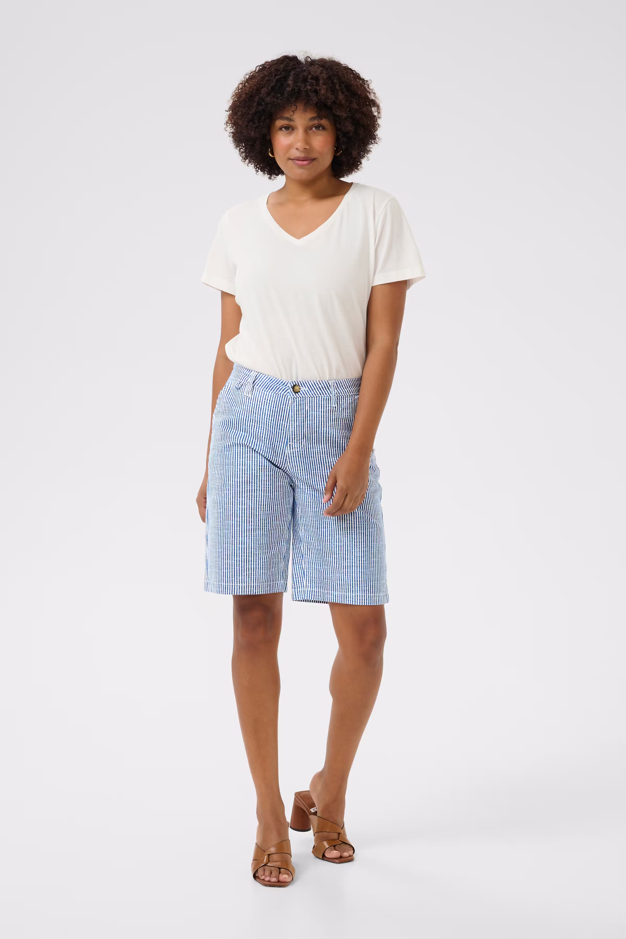 CRBerta Shorts LOOKBOOK FRONT 10613650-104155