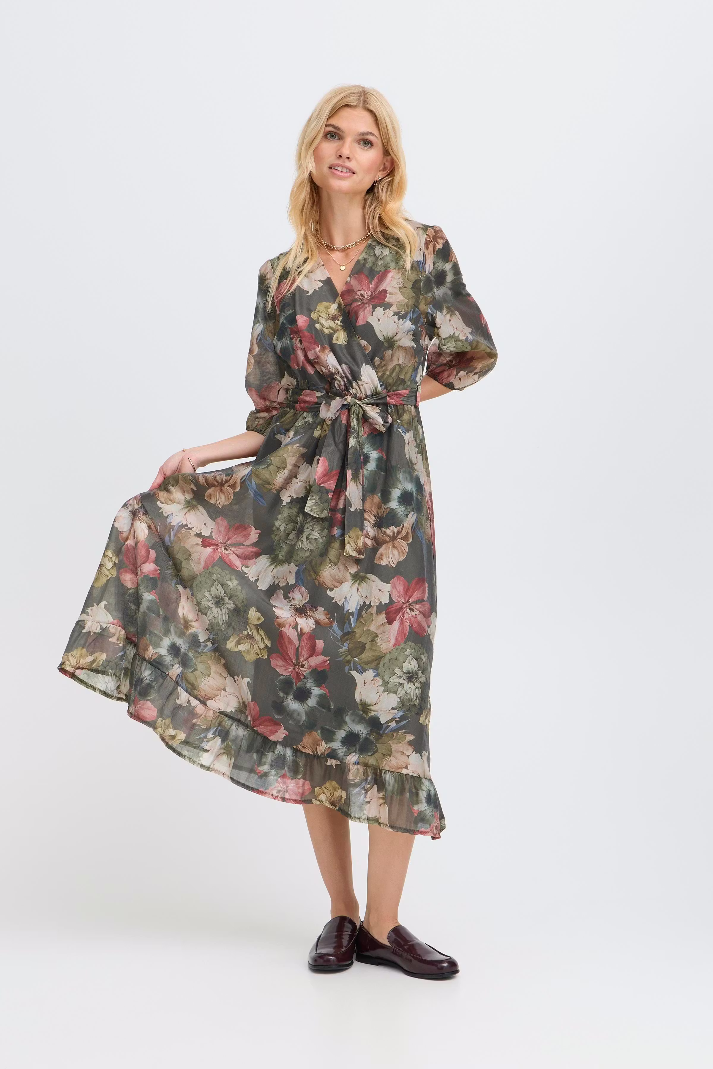 SBLEYIA Kjole LOOKBOOK FRONT 22101065-180515