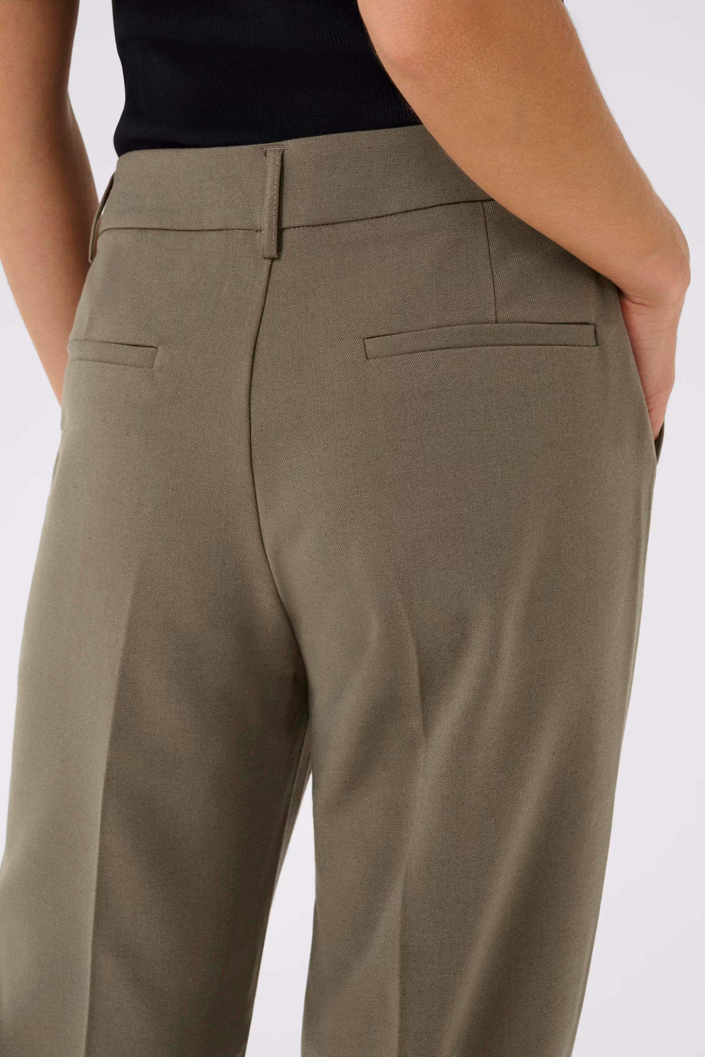 KAmerle Pantalon LOOKBOOK DETAIL 10511297-190808