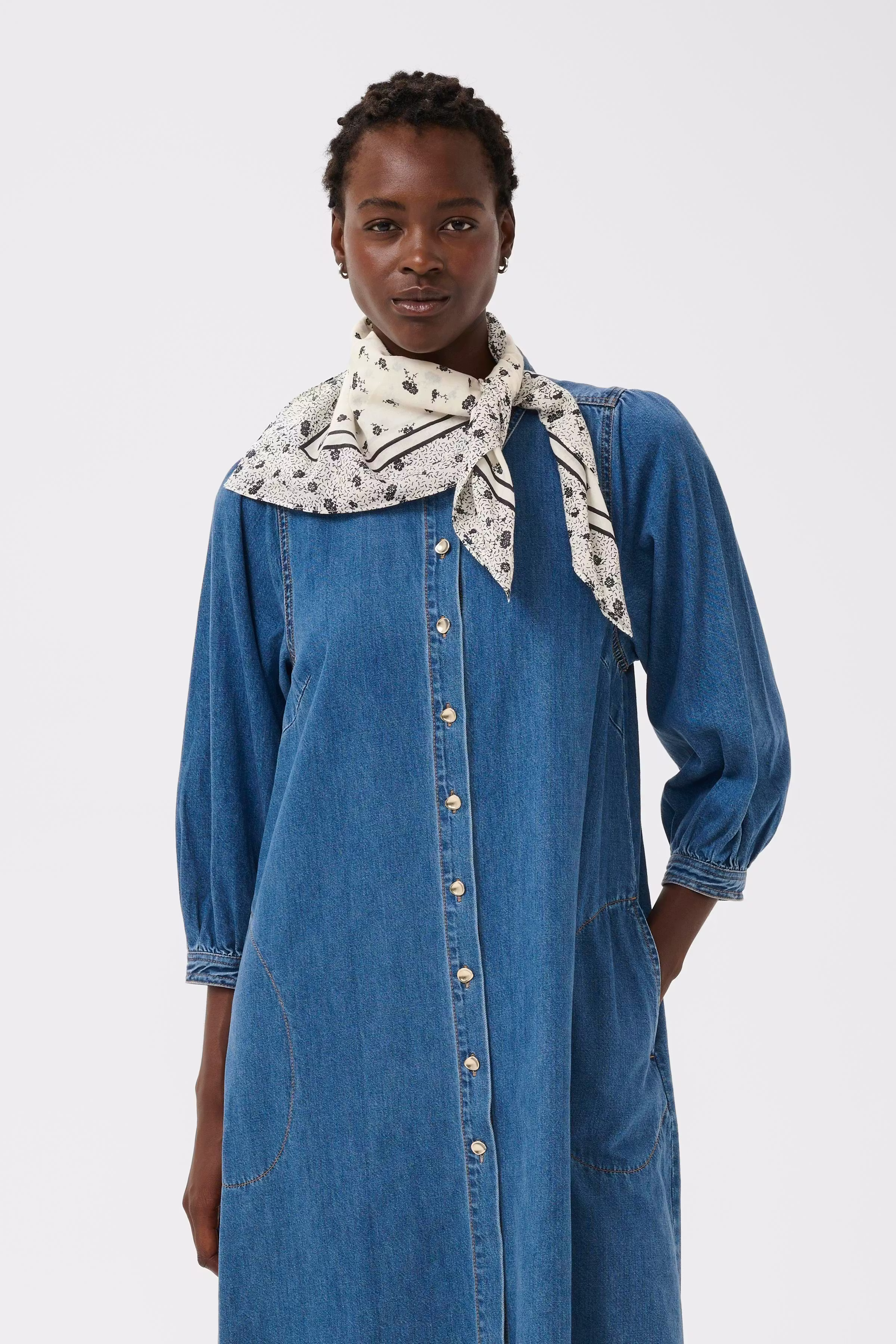 PhiPW Scarf LOOKBOOK FRONT 30309304-304545