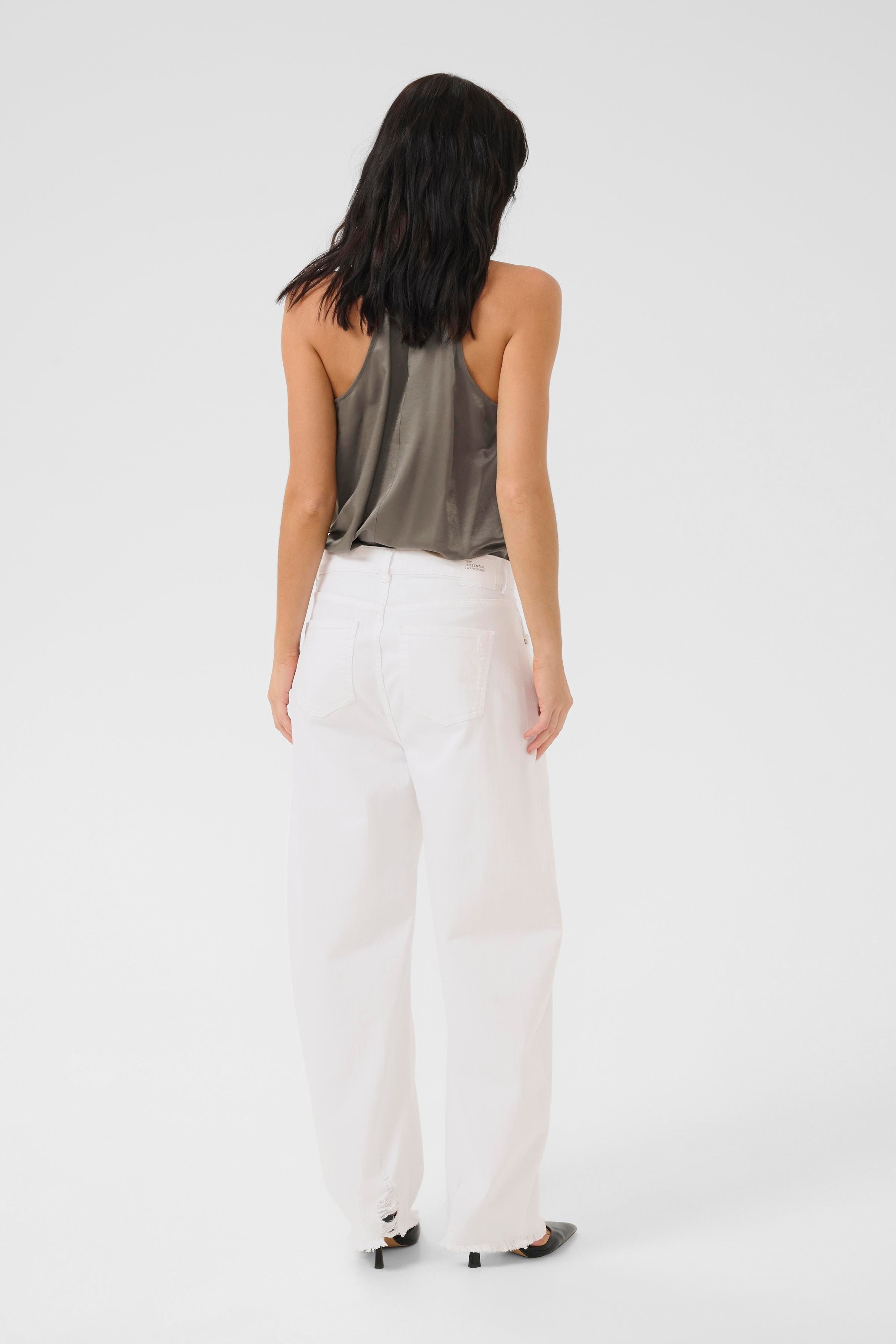 LucyMW Barrel Jeans LOOKBOOK BACK 10705222-100091