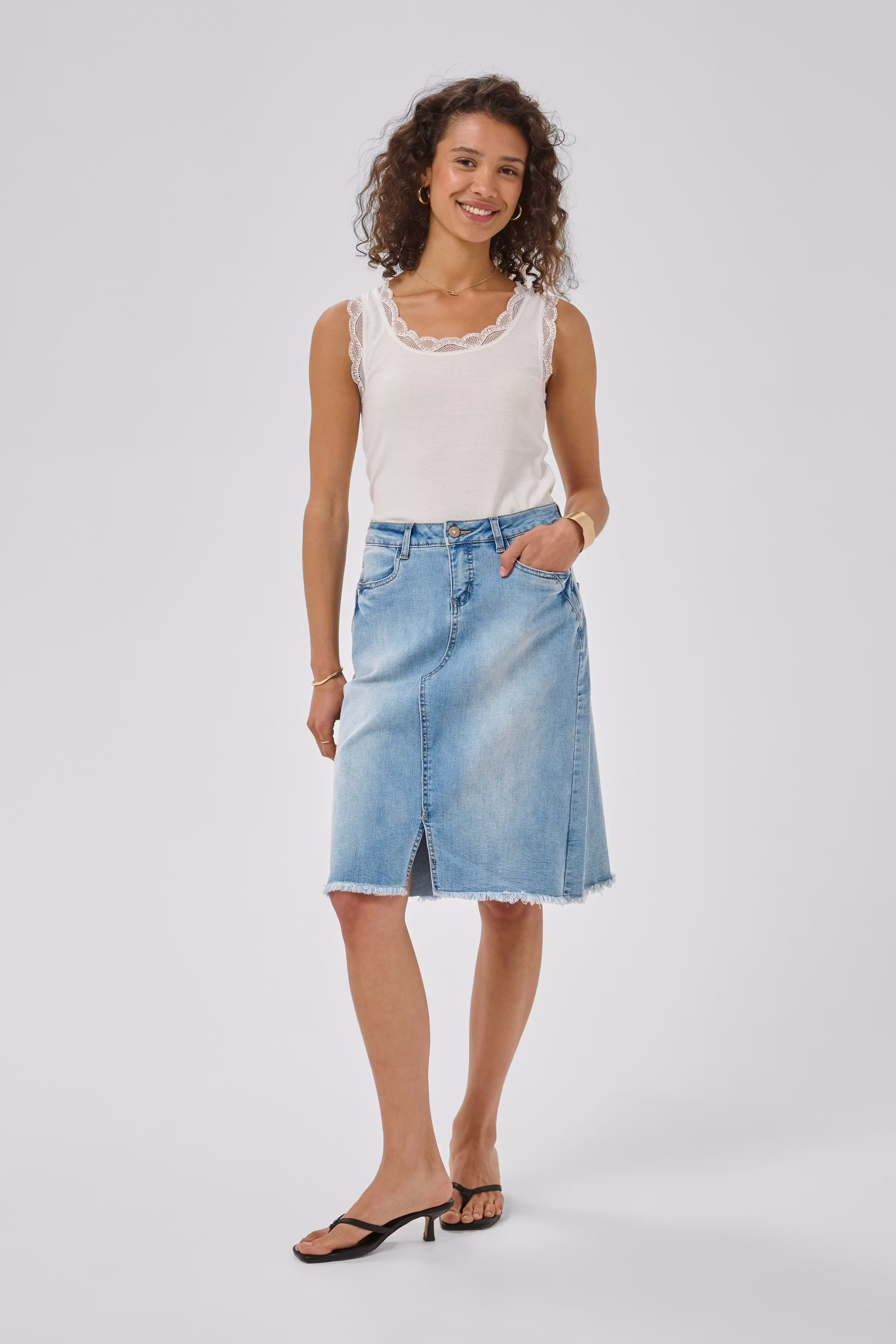 CRKammie Skirt LOOKBOOK FRONT 10609459-100117