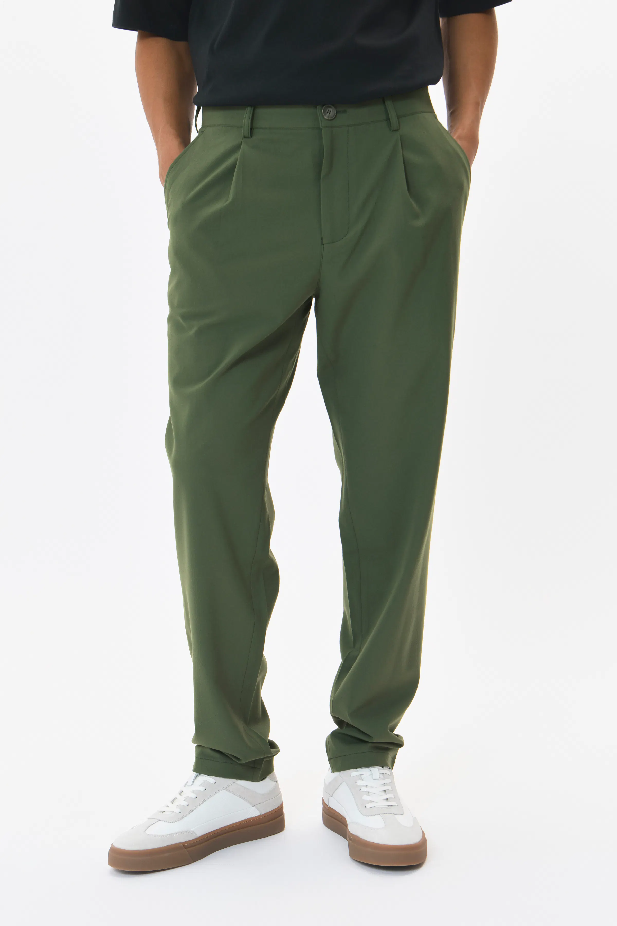 MAkian Hose LOOKBOOK FRONT 30207631-190309