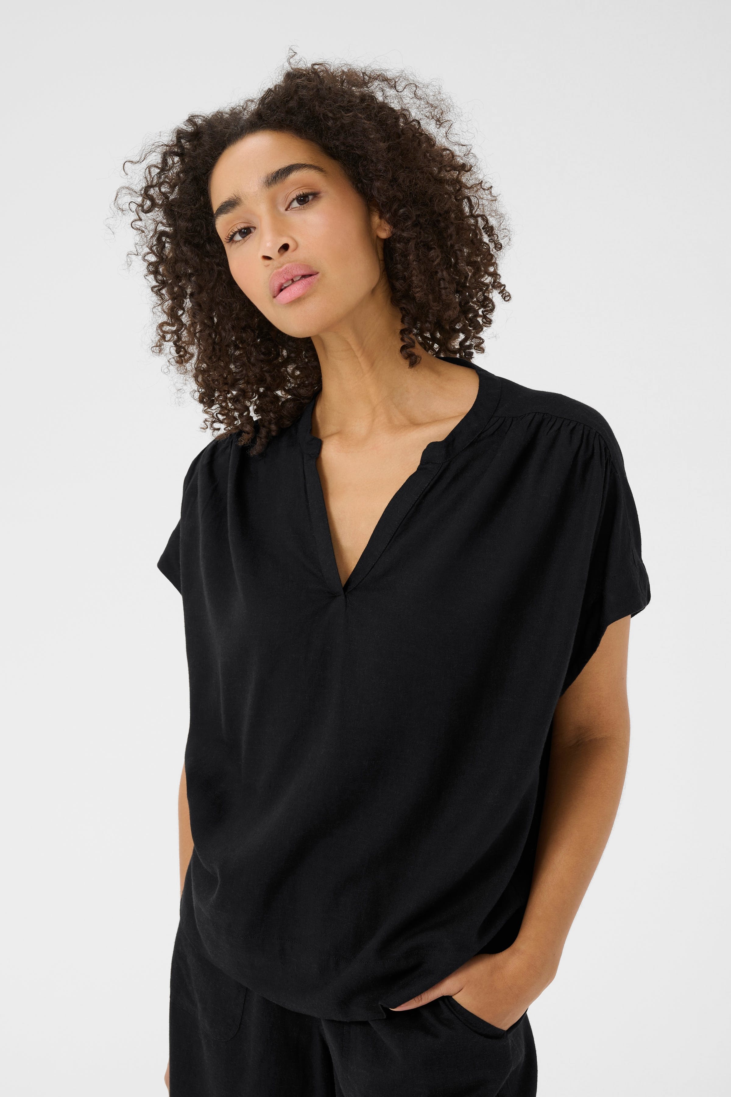 KAmilia Top aus Leinen LOOKBOOK FRONT 10509670-100121