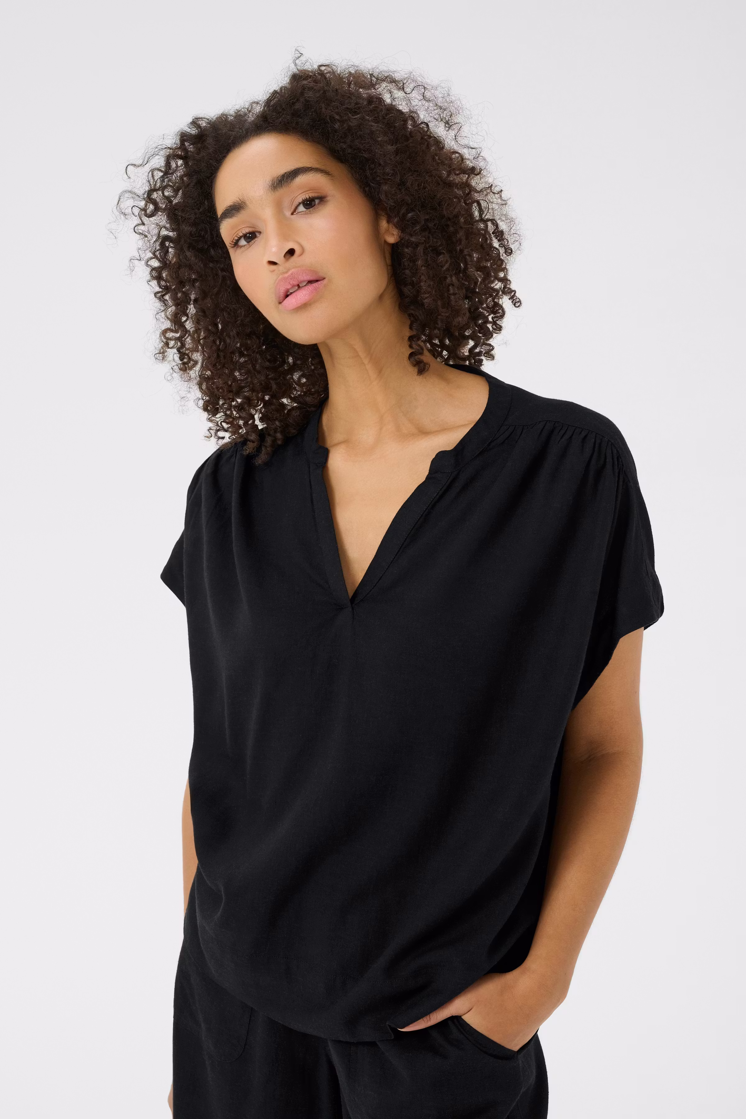 KAmilia Linen Top LOOKBOOK FRONT 10509670-100121