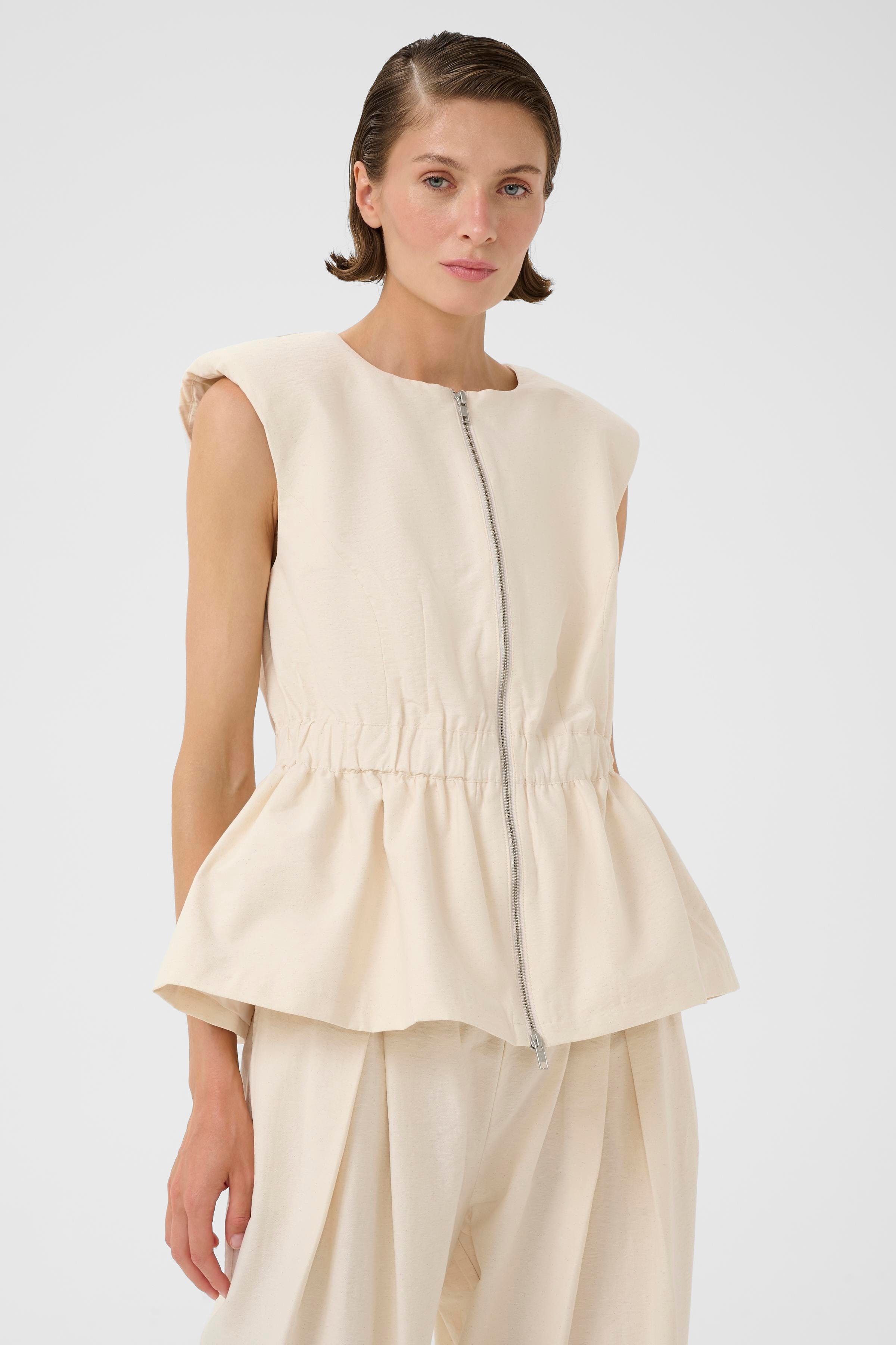 KBEmery Vest LOOKBOOK FRONT 10105898-110103