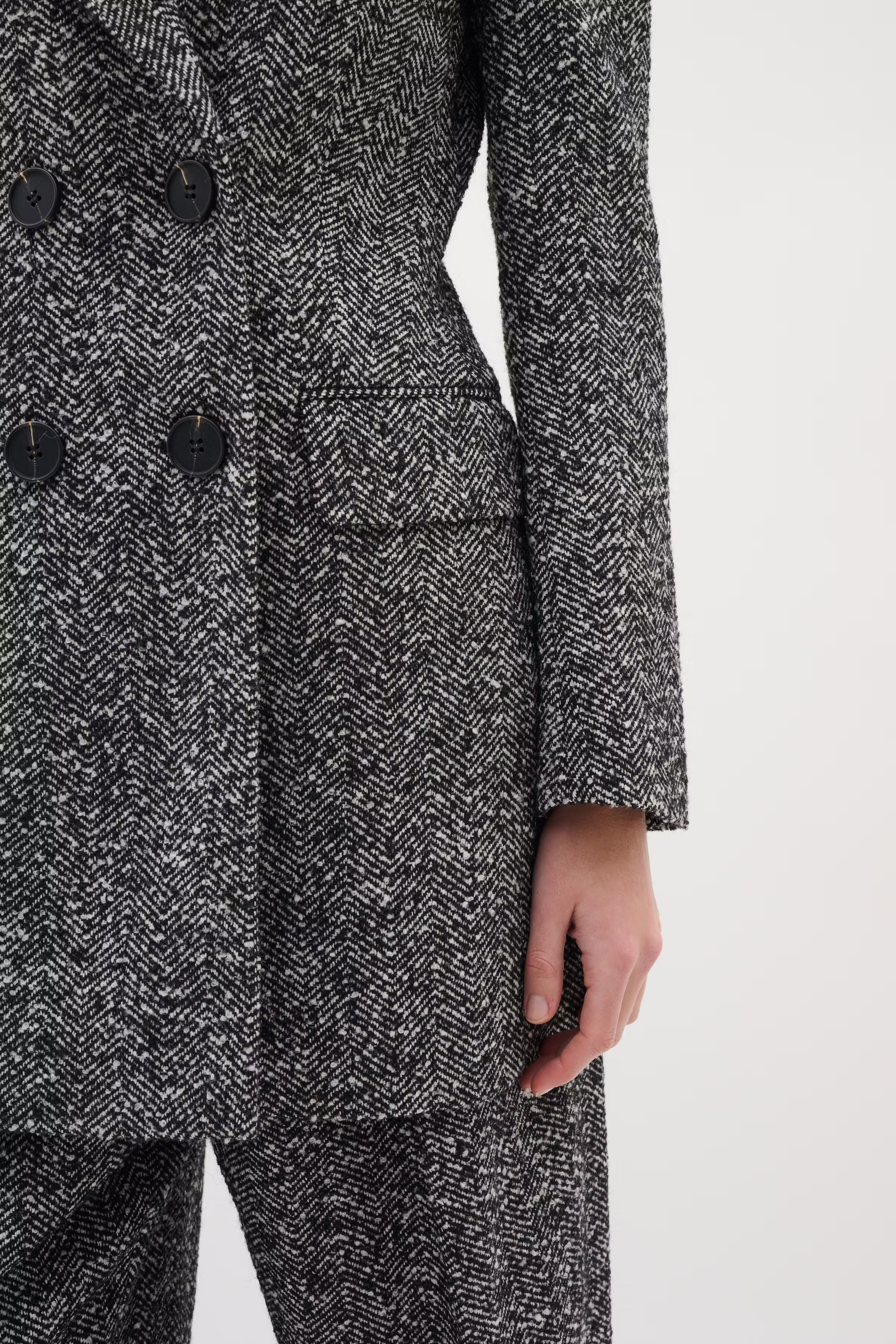 BryannyIW Blazer LOOKBOOK DETAIL 30111009-300027