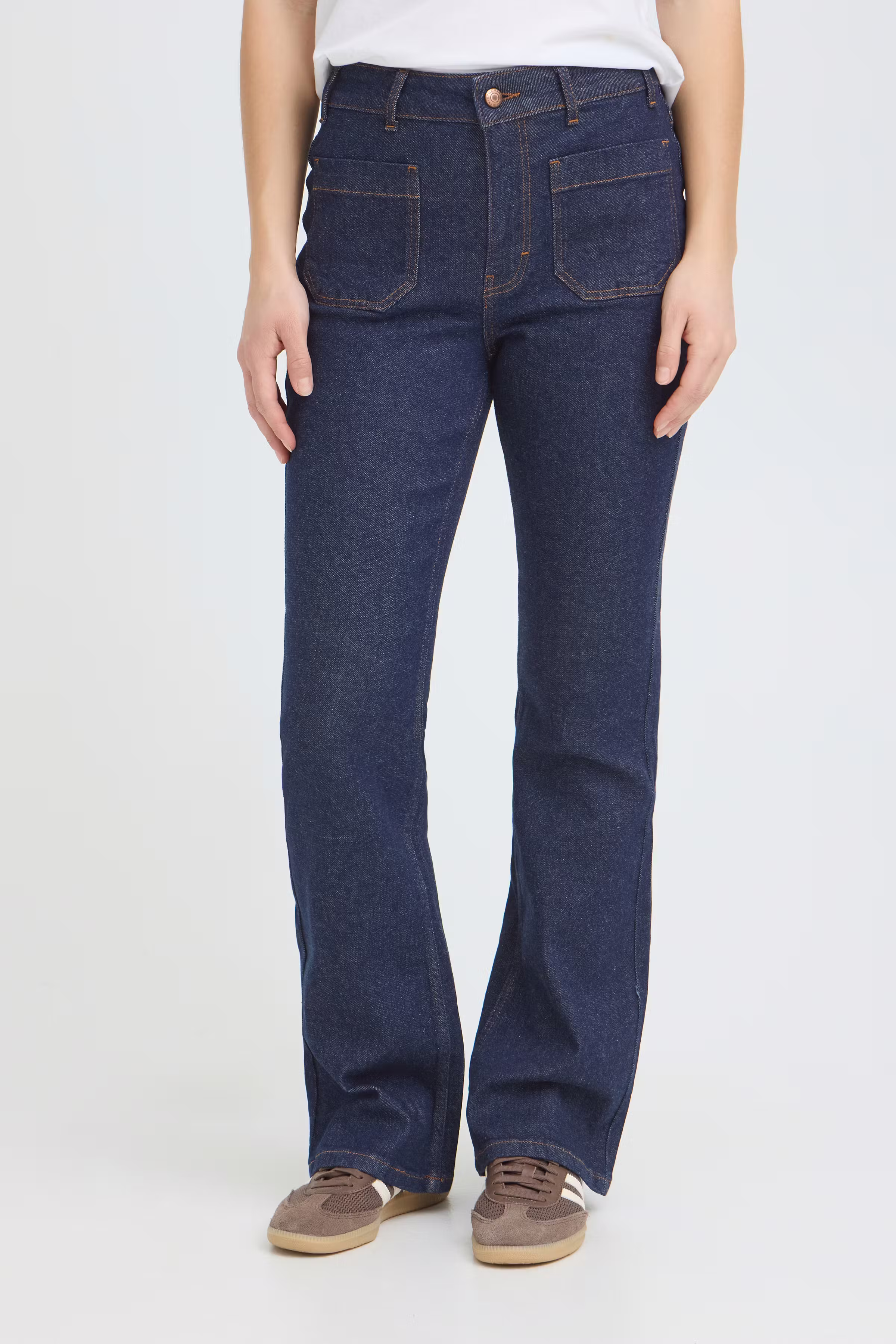 PZBELLA UHW Bootcut Leg LOOKBOOK FRONT 50208701-202124