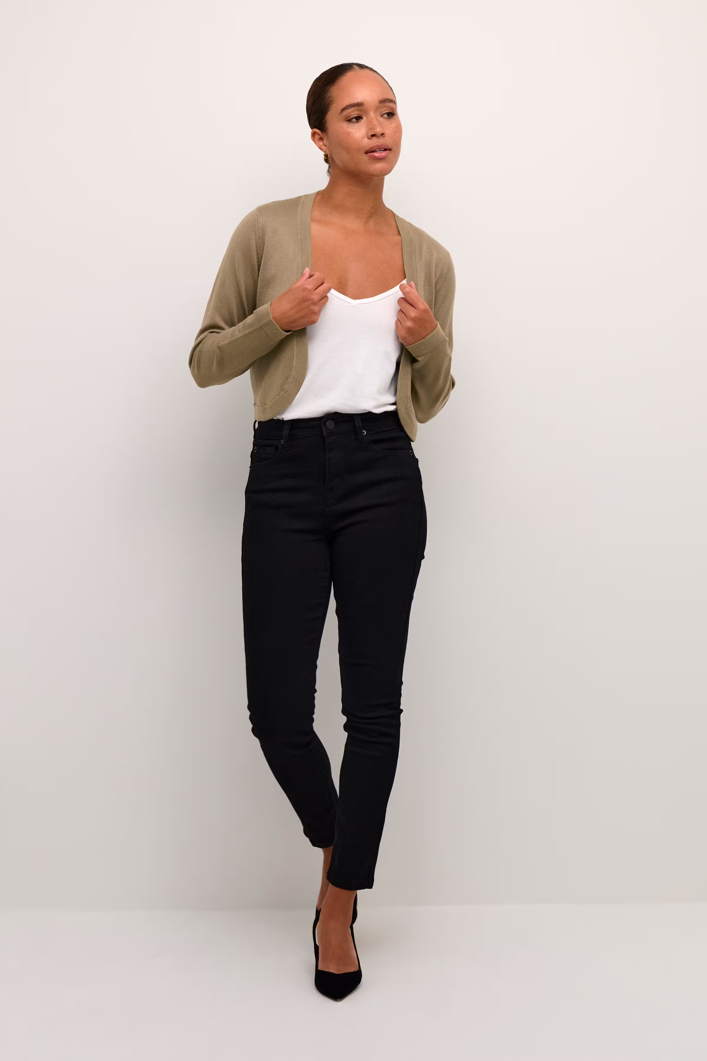 KAAstrid Bolero LOOKBOOK FRONT 500020-181110