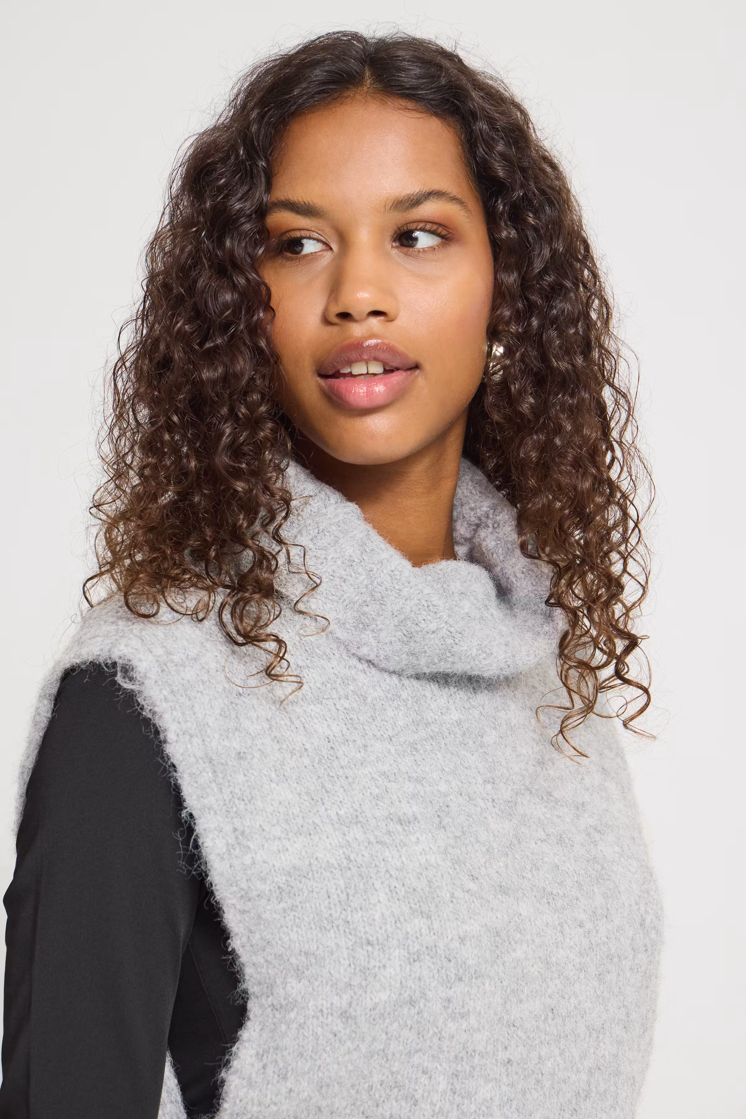 IANALA Poncho LOOKBOOK FRONT 20126885-900002730