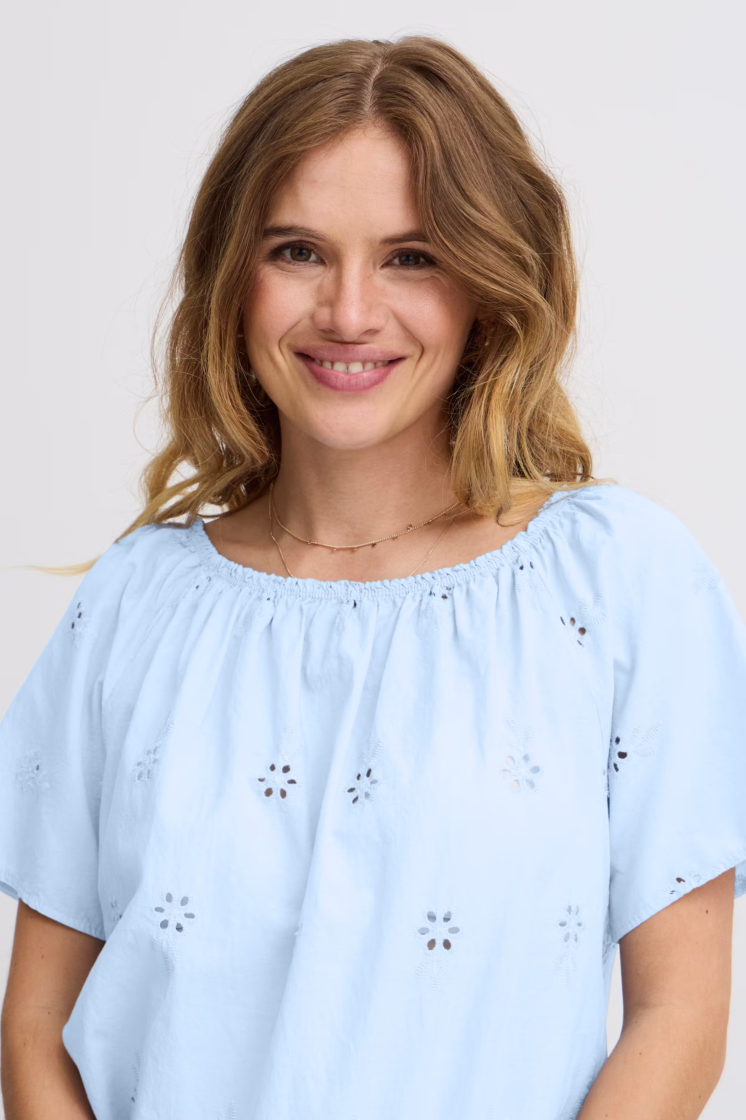 Kortermet bluse LOOKBOOK DETAIL 22100598-154020