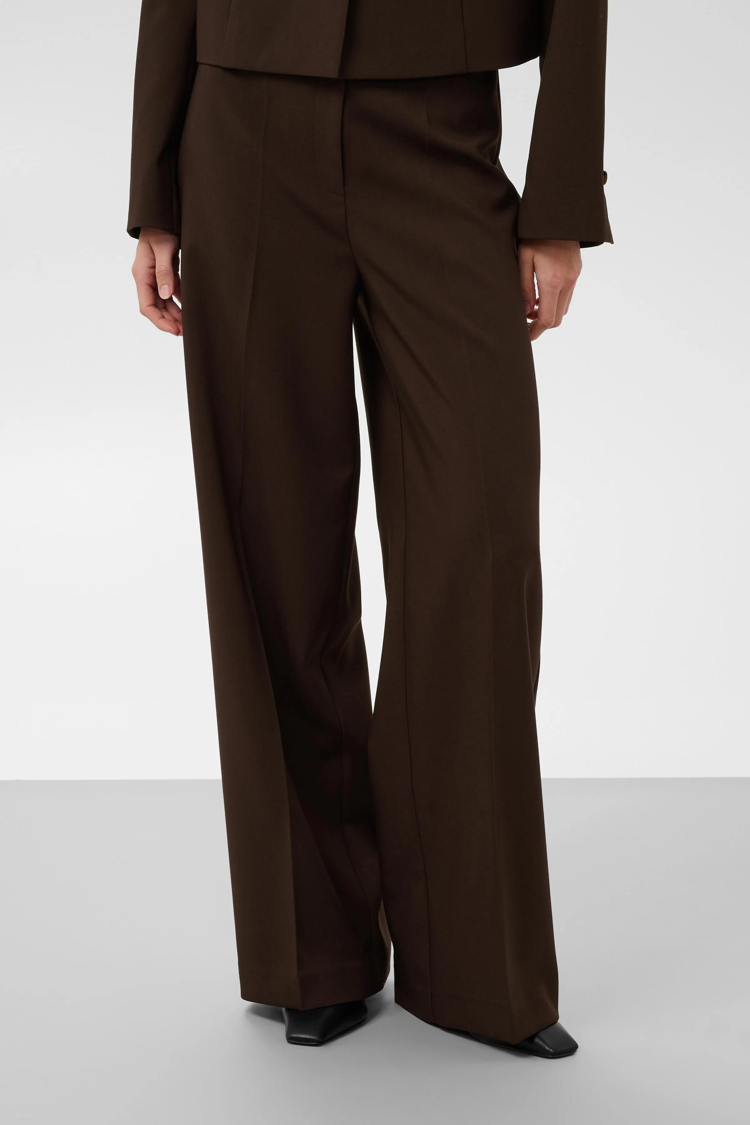 SLCorinne Wide Hose LOOKBOOK FRONT 30407228-191106