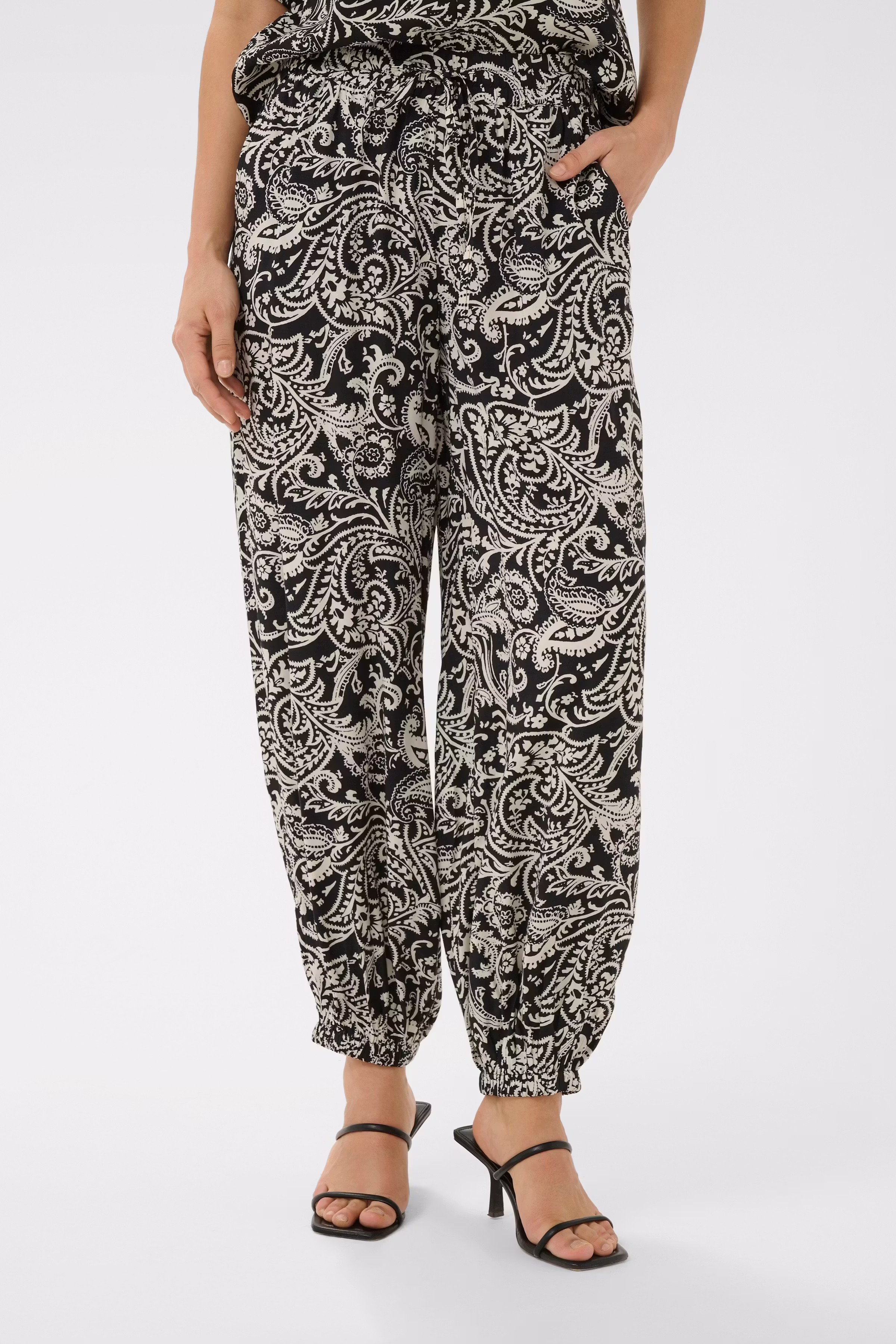 KAbella Bukser LOOKBOOK FRONT 10511523-109282