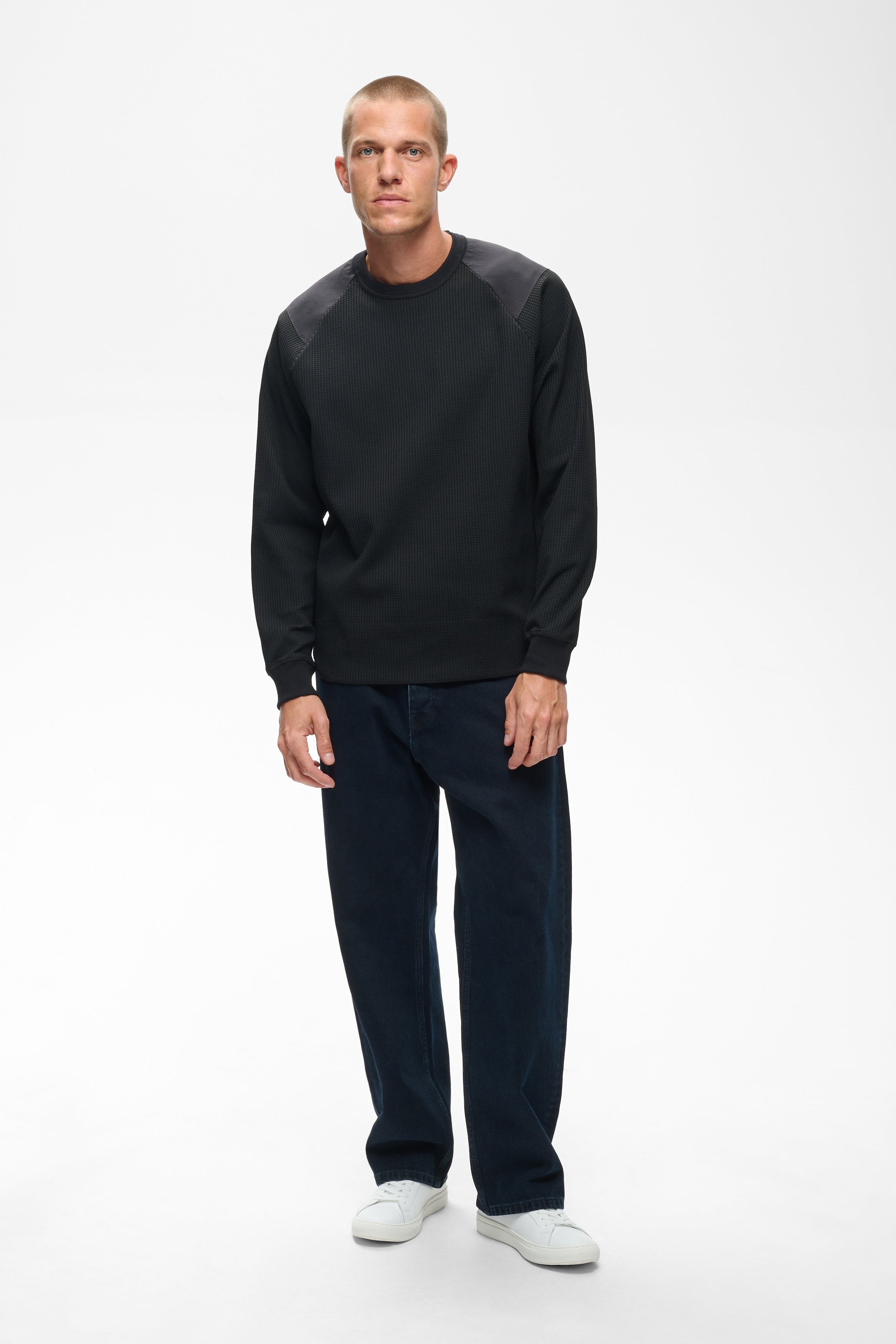 MAkai T-shirt LOOKBOOK FRONT 30209221-194305