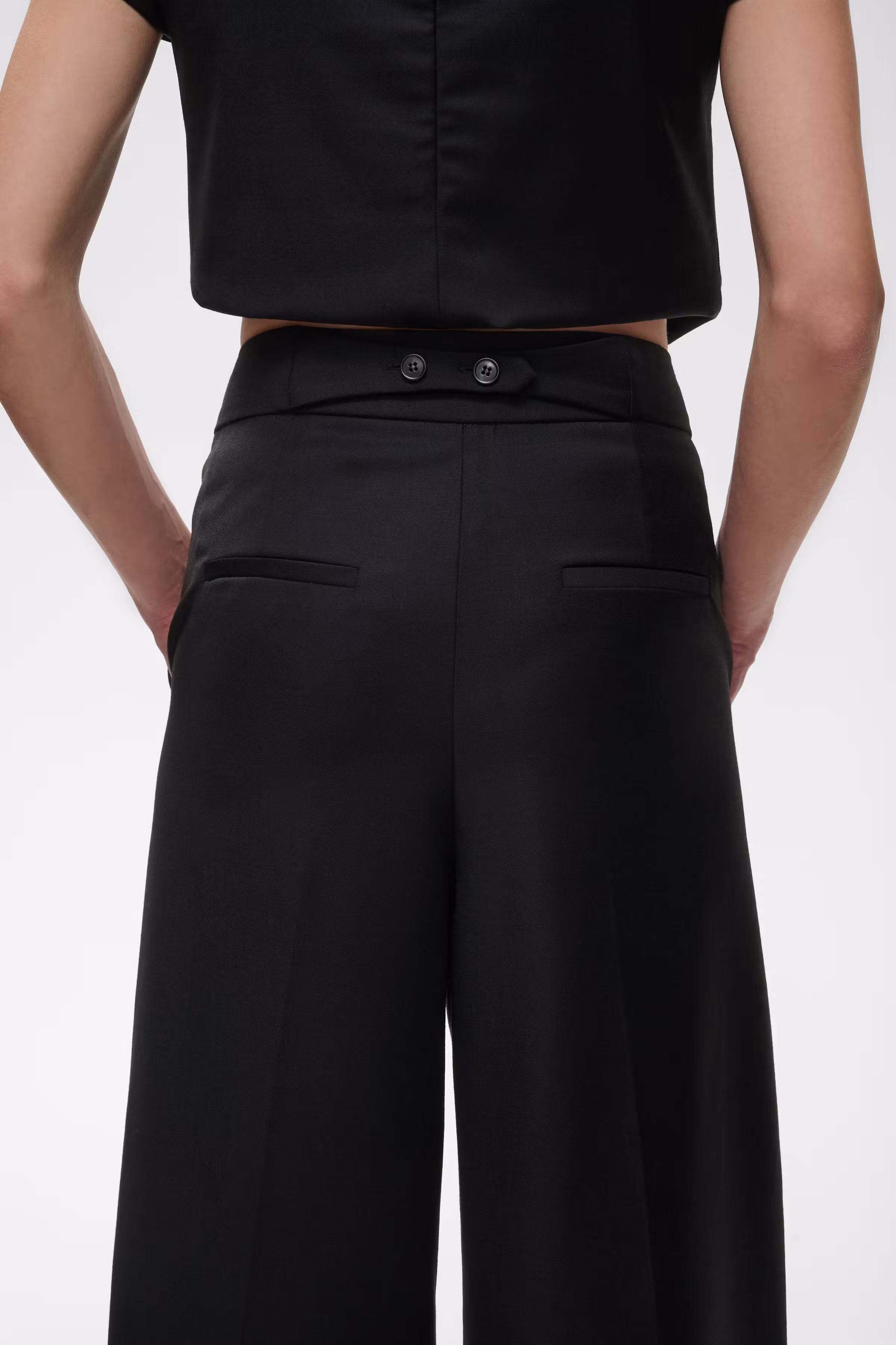 IOPriscilla Trousers LOOKBOOK FRONT 30600060-BK999