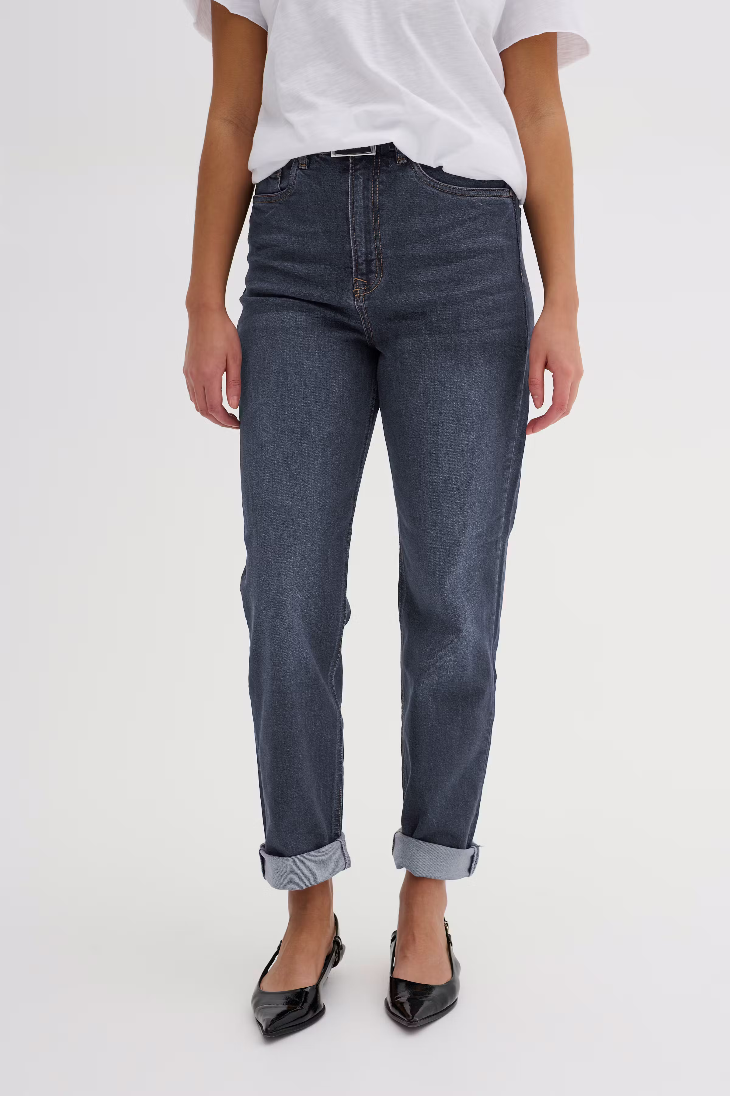 34 THE MOM 107 XHIGH STRAIGHT LOOKBOOK FRONT 10703606-100062