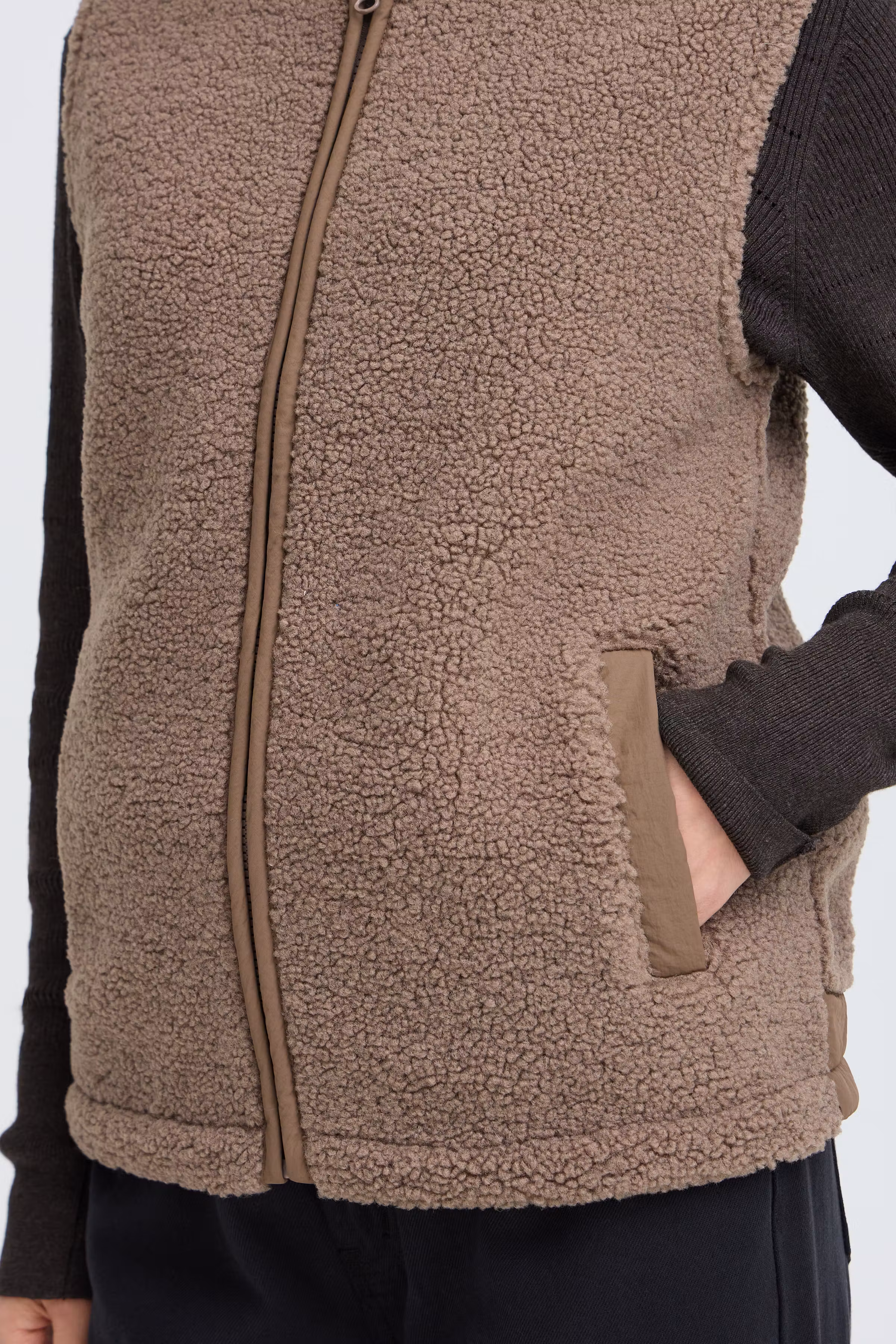 PZELENORA Waistcoat LOOKBOOK DETAIL 50210861-181112