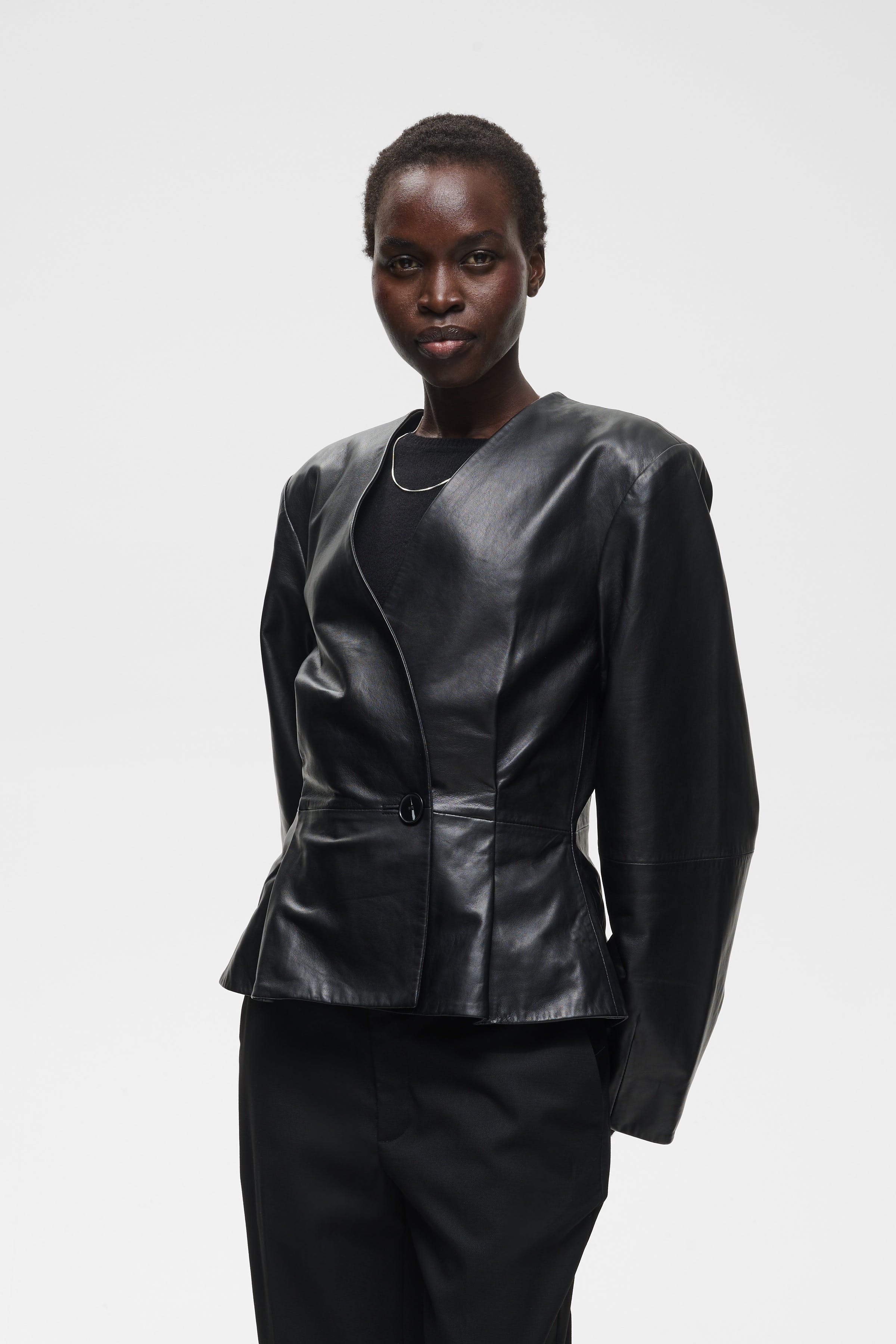 CariehIW Outerwear LOOKBOOK FRONT 30111389-194008