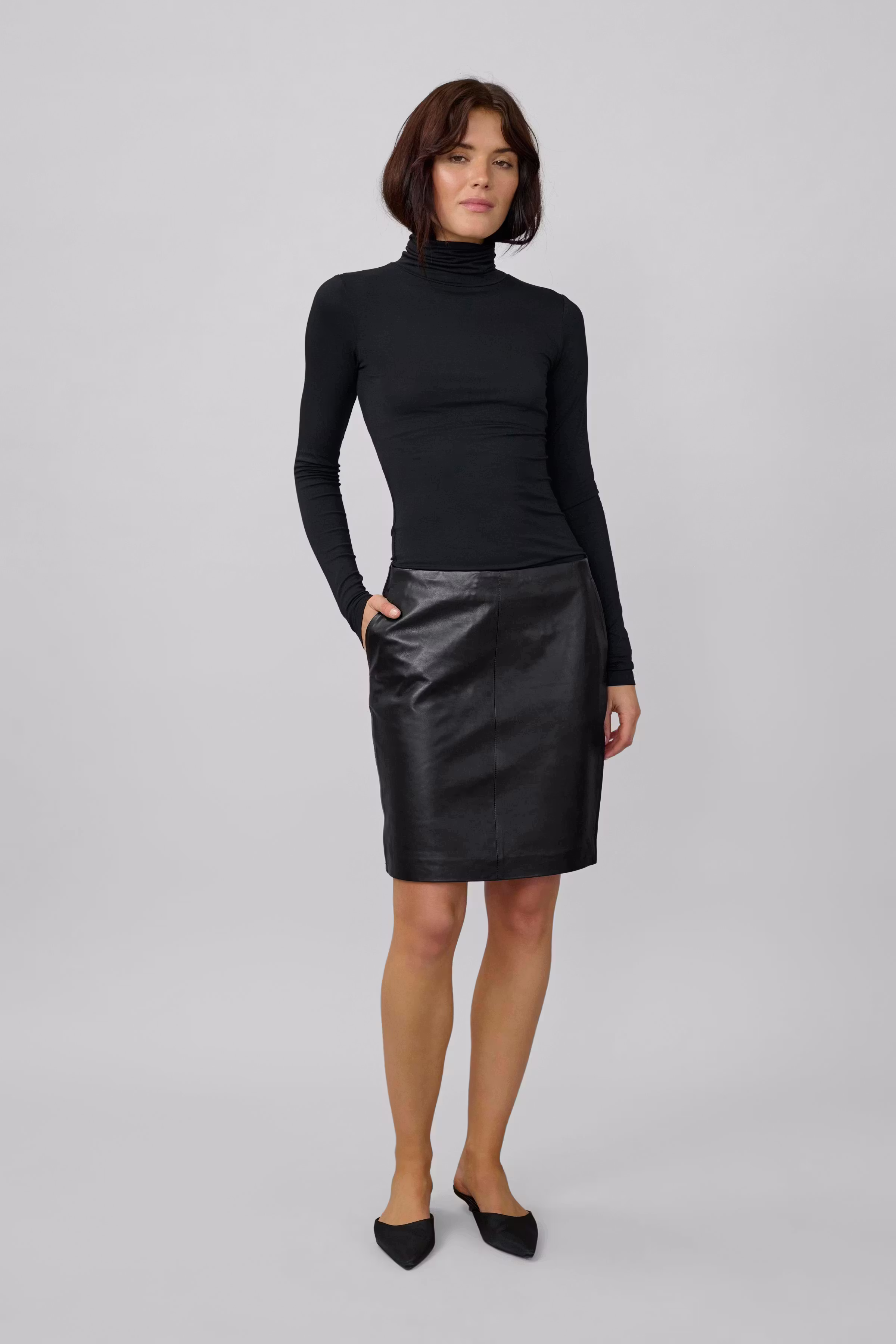 19 THE LEATHER SKIRT LOOKBOOK FRONT 10703578-100031